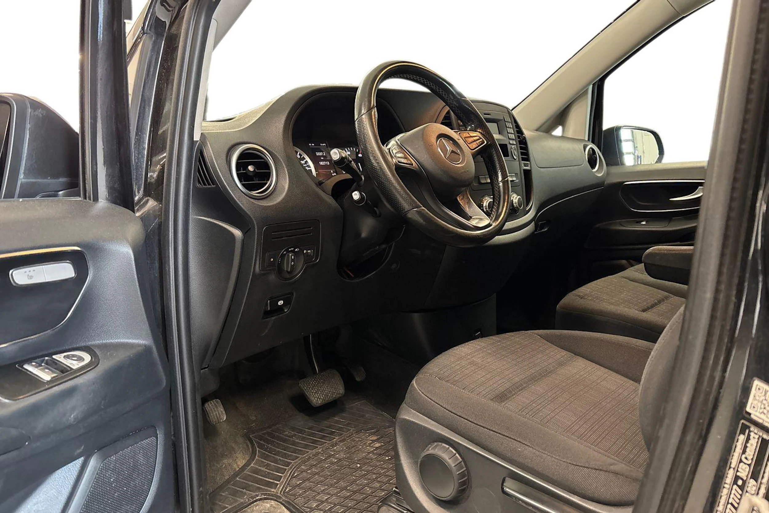 musta Mercedes-Benz Vito 2017 kuva 3.