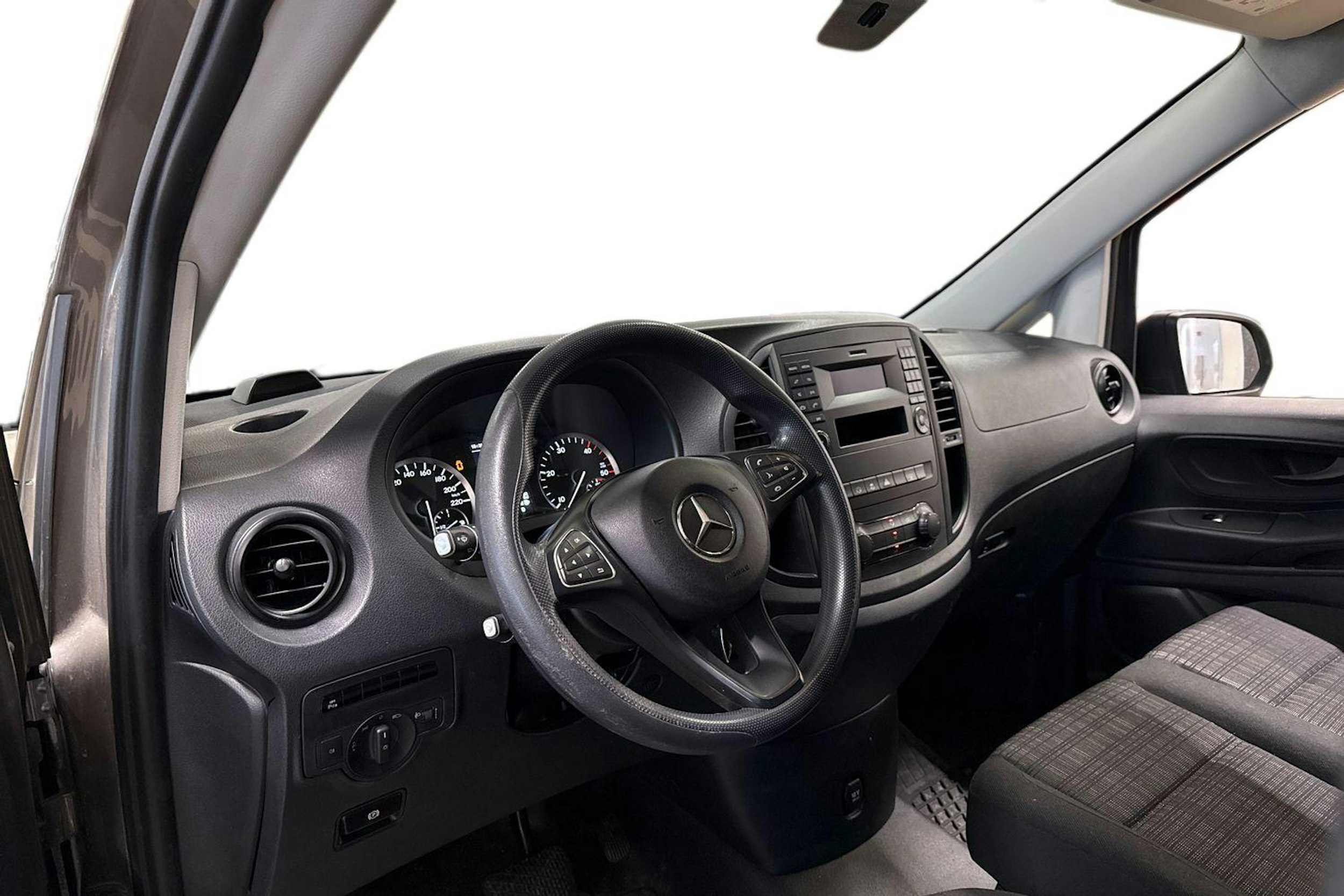 ruskea (beige) Mercedes-Benz Vito 2017 kuva 3.