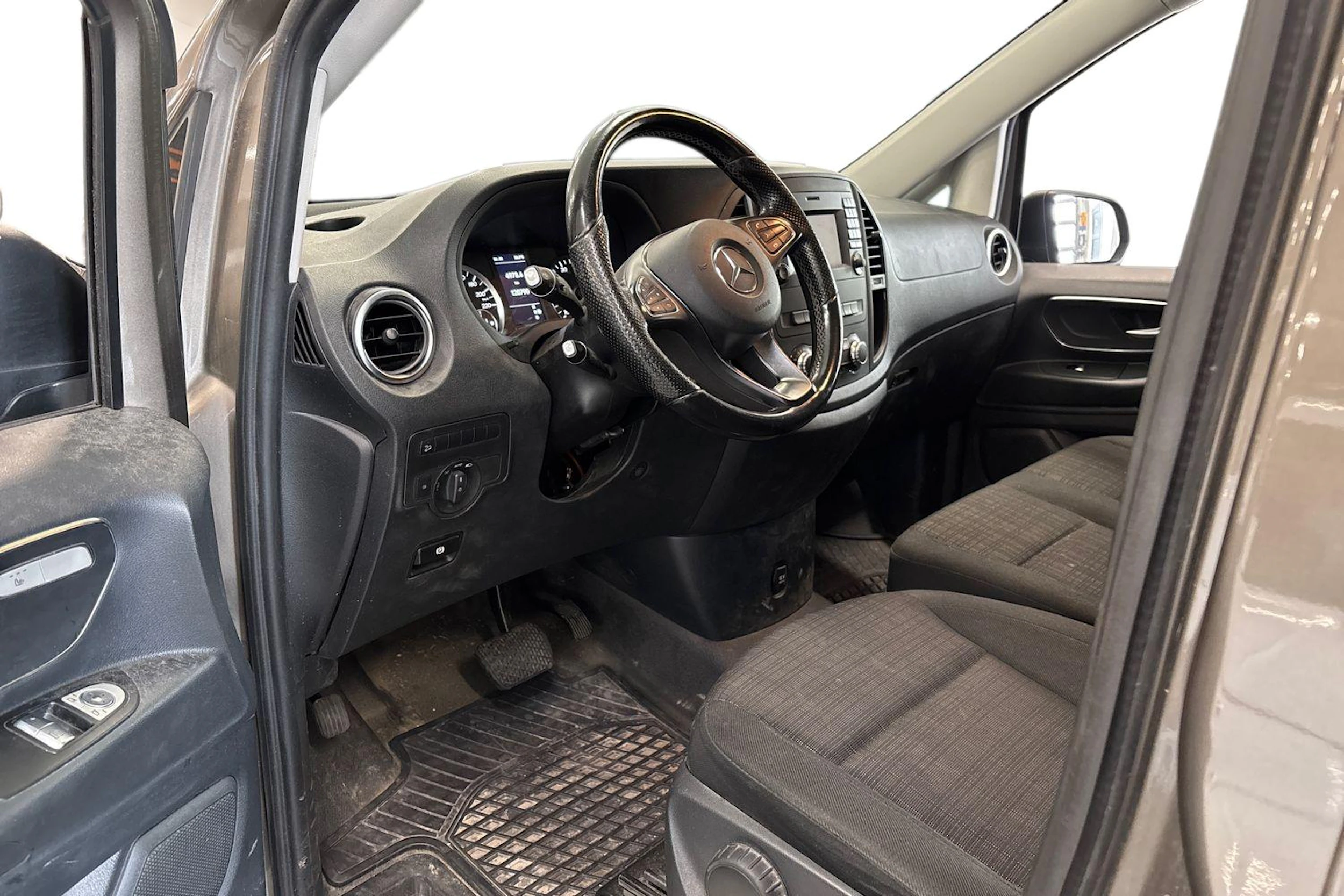 harmaa Mercedes-Benz Vito 2017 kuva 3.