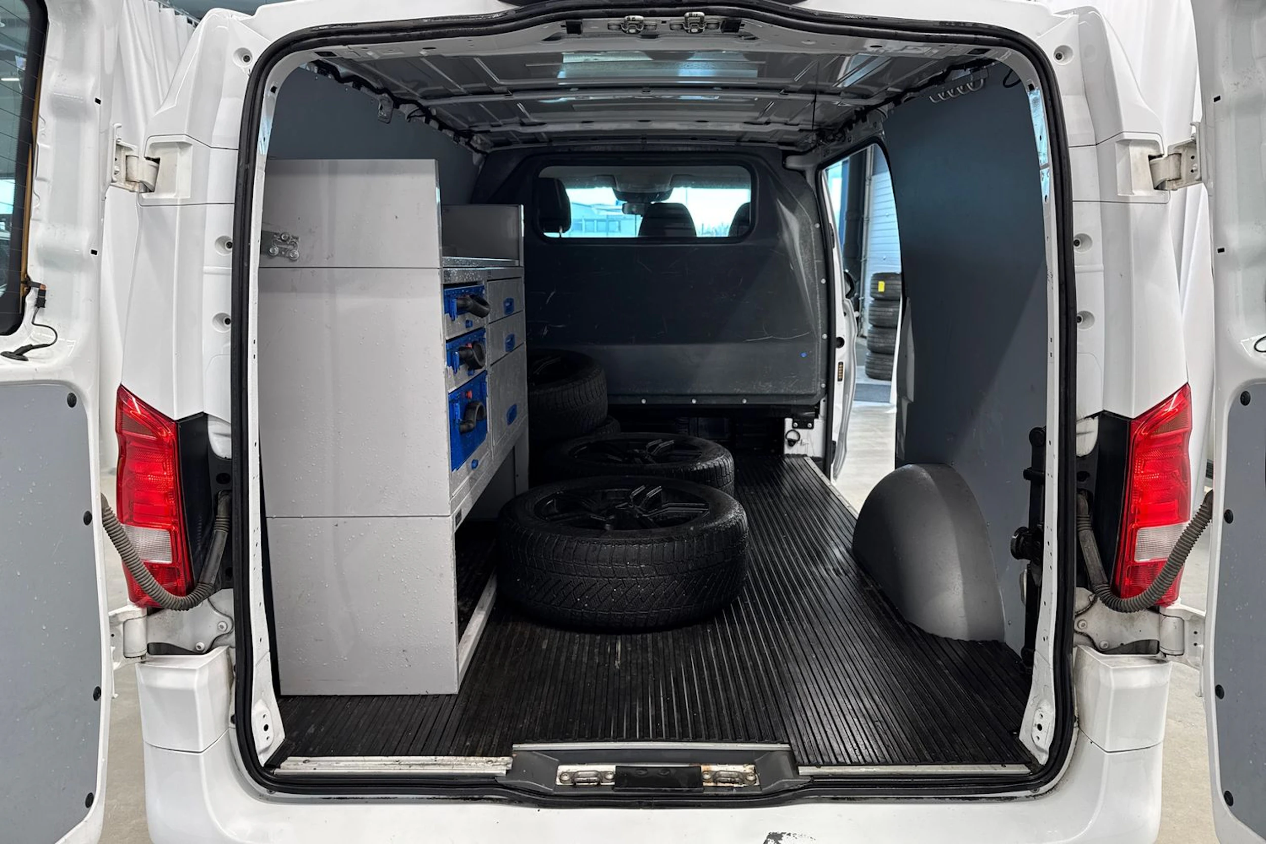 valkoinen Mercedes-Benz Vito 2017 kuva 12.