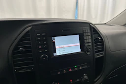 valkoinen Mercedes-Benz Vito 2017 kuva 19.