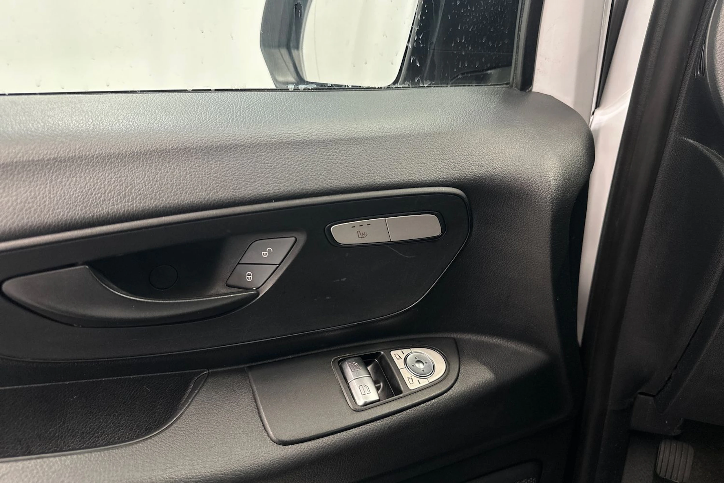 valkoinen Mercedes-Benz Vito 2017 kuva 24.