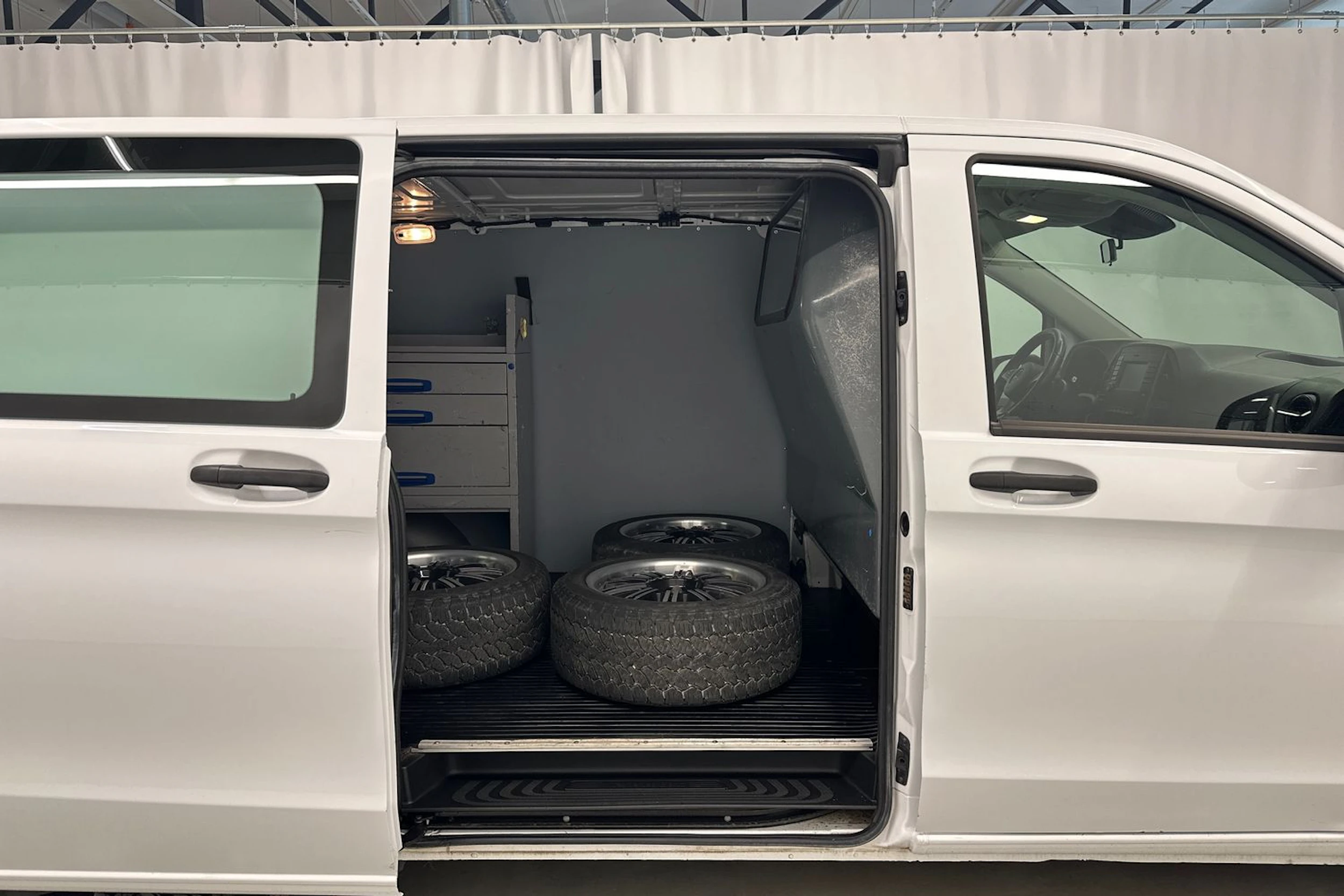 valkoinen Mercedes-Benz Vito 2017 kuva 25.