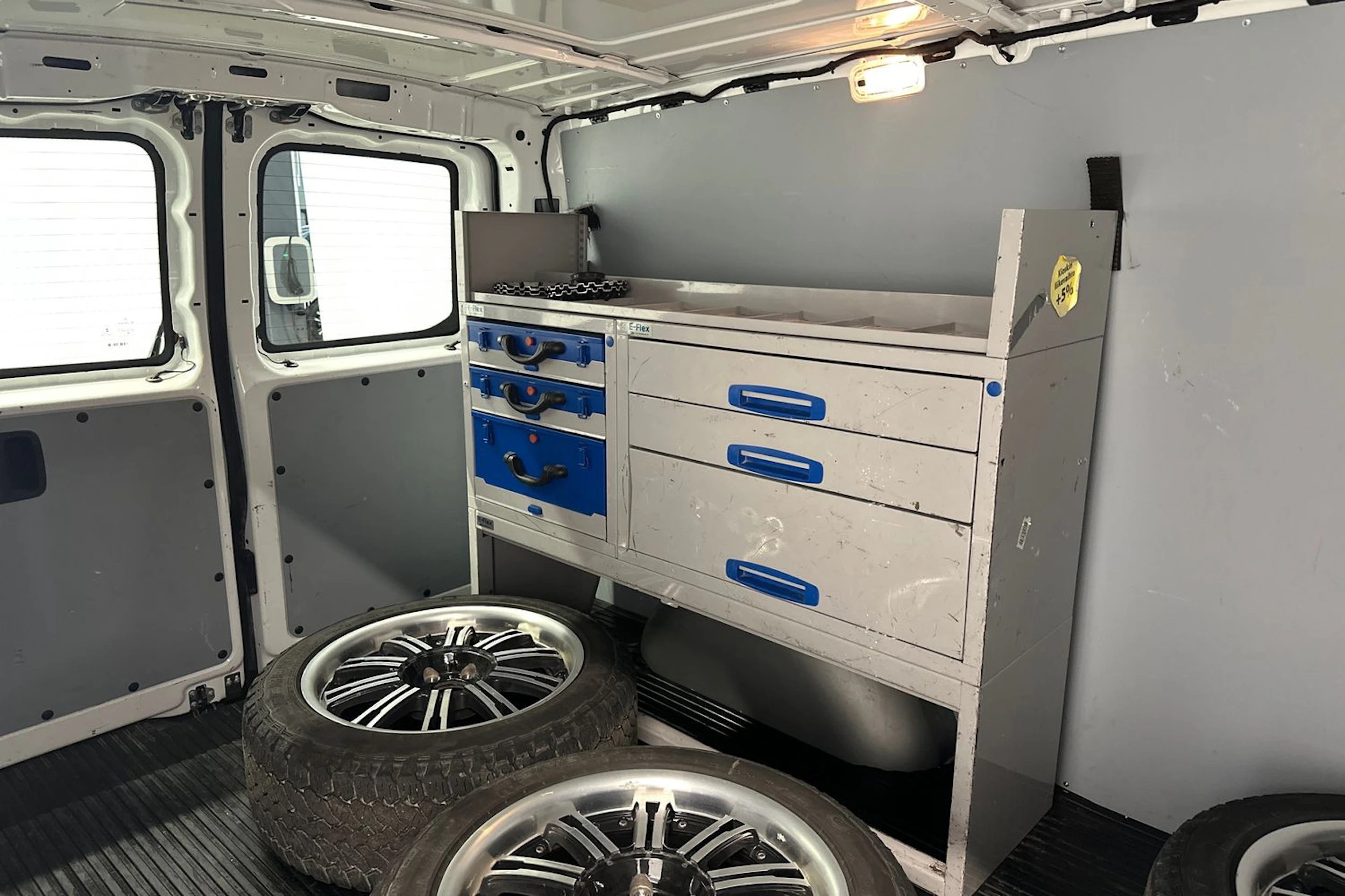 valkoinen Mercedes-Benz Vito 2017 kuva 27.