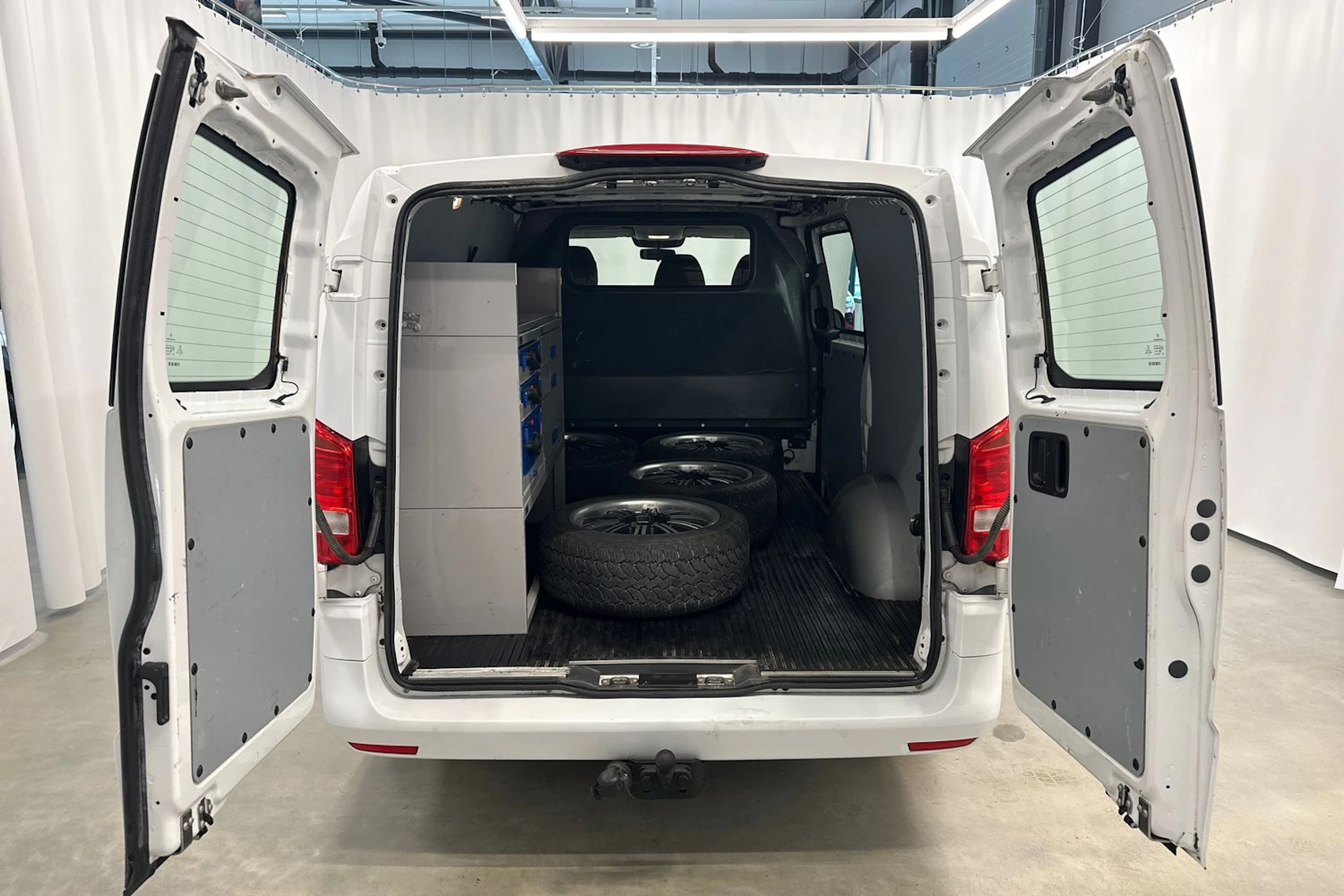 valkoinen Mercedes-Benz Vito 2017 kuva 28.