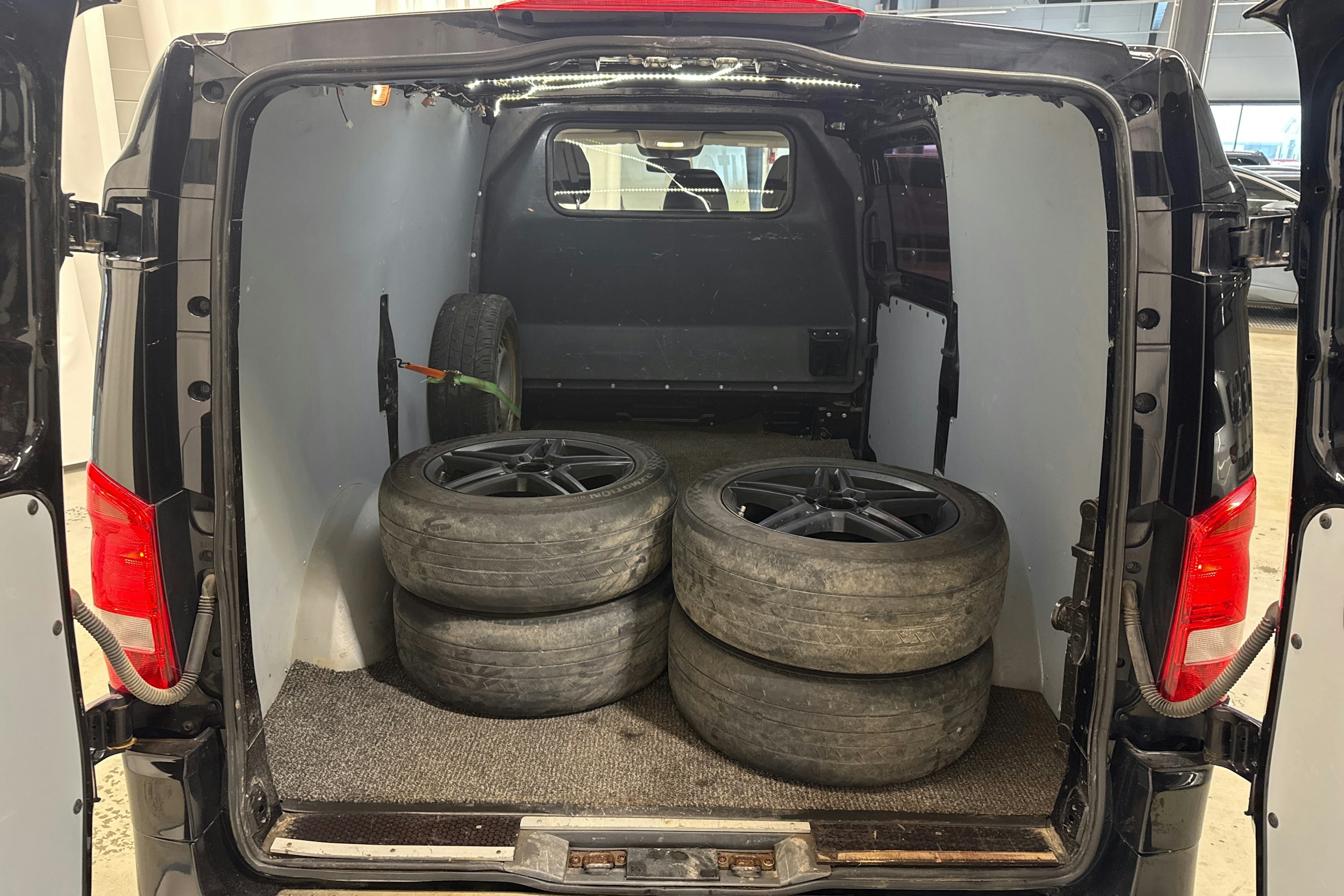 musta Mercedes-Benz Vito 2017 kuva 22.