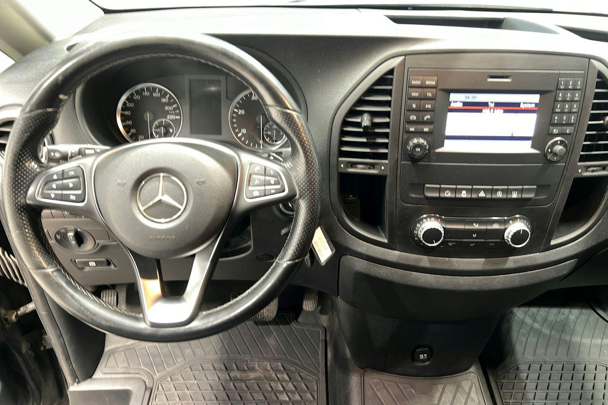 Musta Mercedes-Benz VITO 2017 kuva 9.