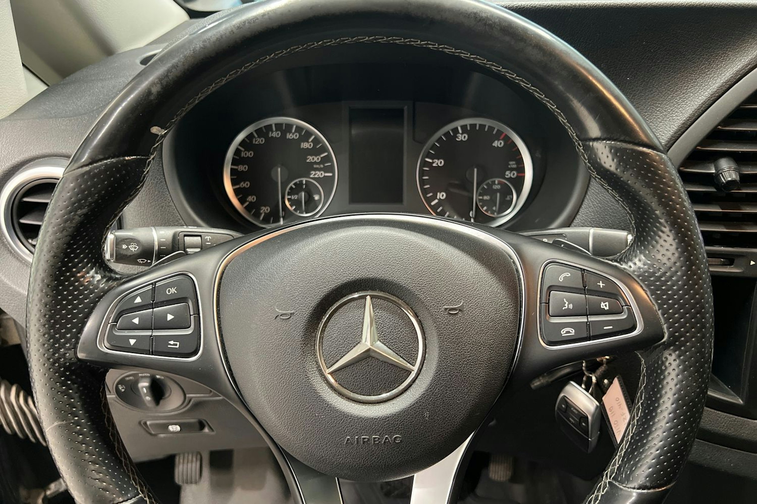 Musta Mercedes-Benz VITO 2017 kuva 12.