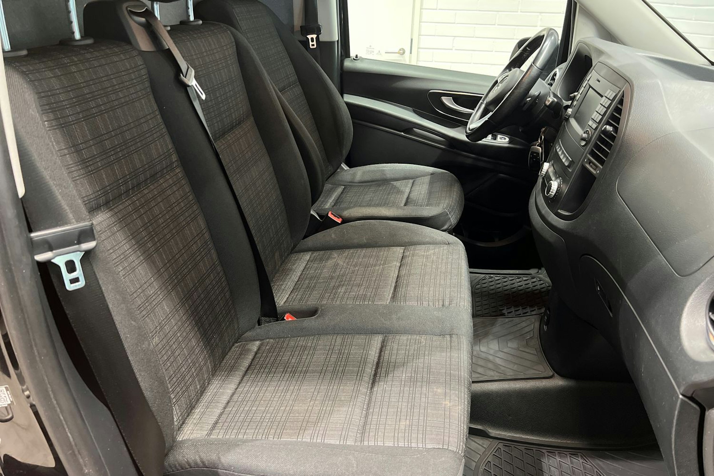 Musta Mercedes-Benz VITO 2017 kuva 16.