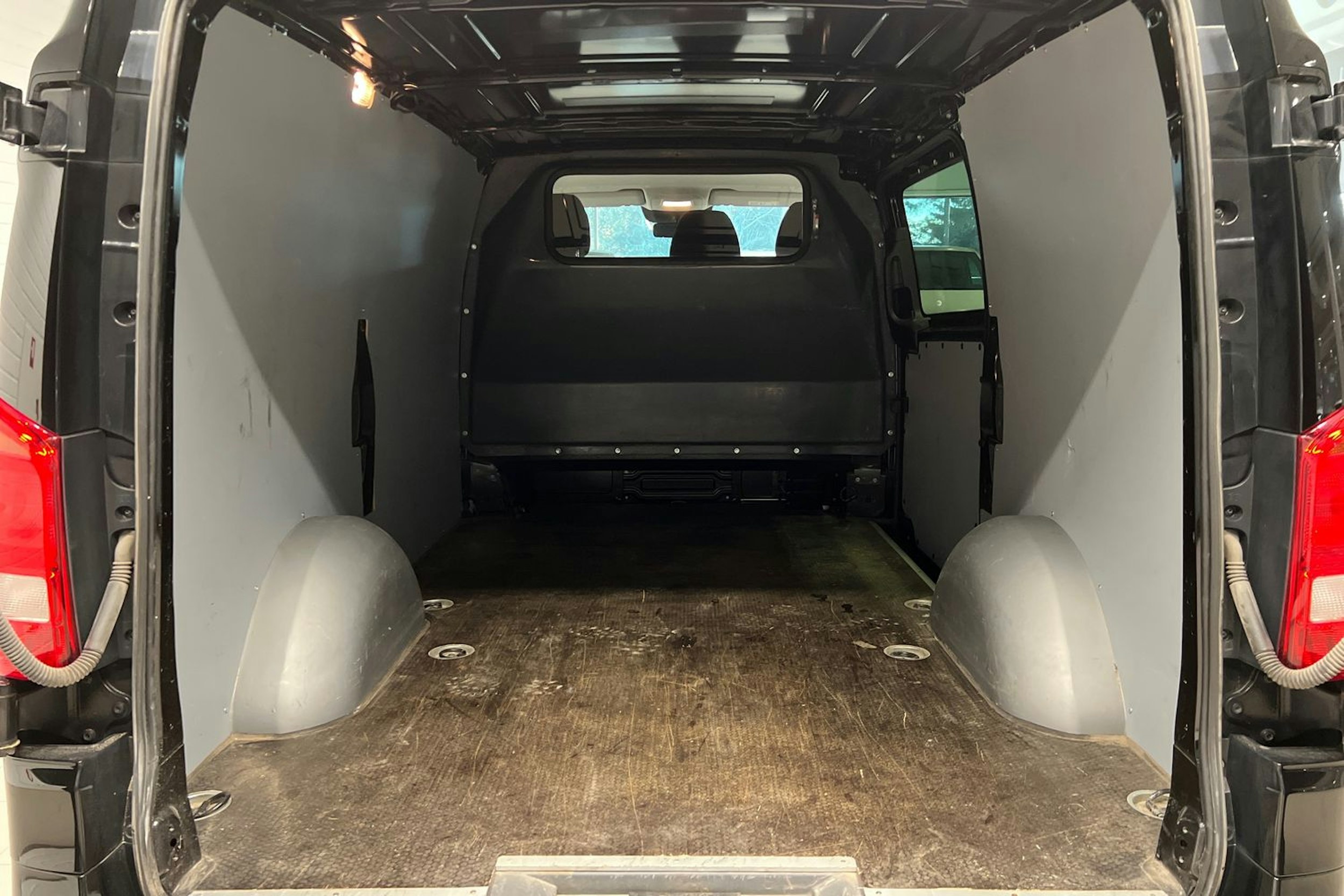 Musta Mercedes-Benz VITO 2017 kuva 18.