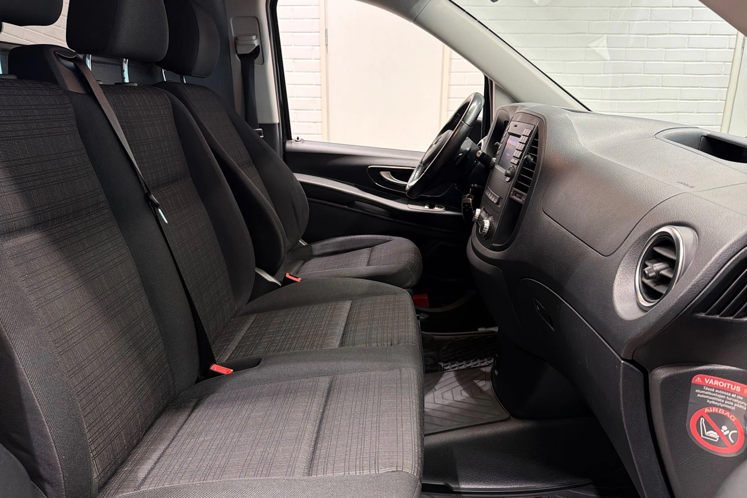Musta Mercedes-Benz VITO 2017 kuva 23.