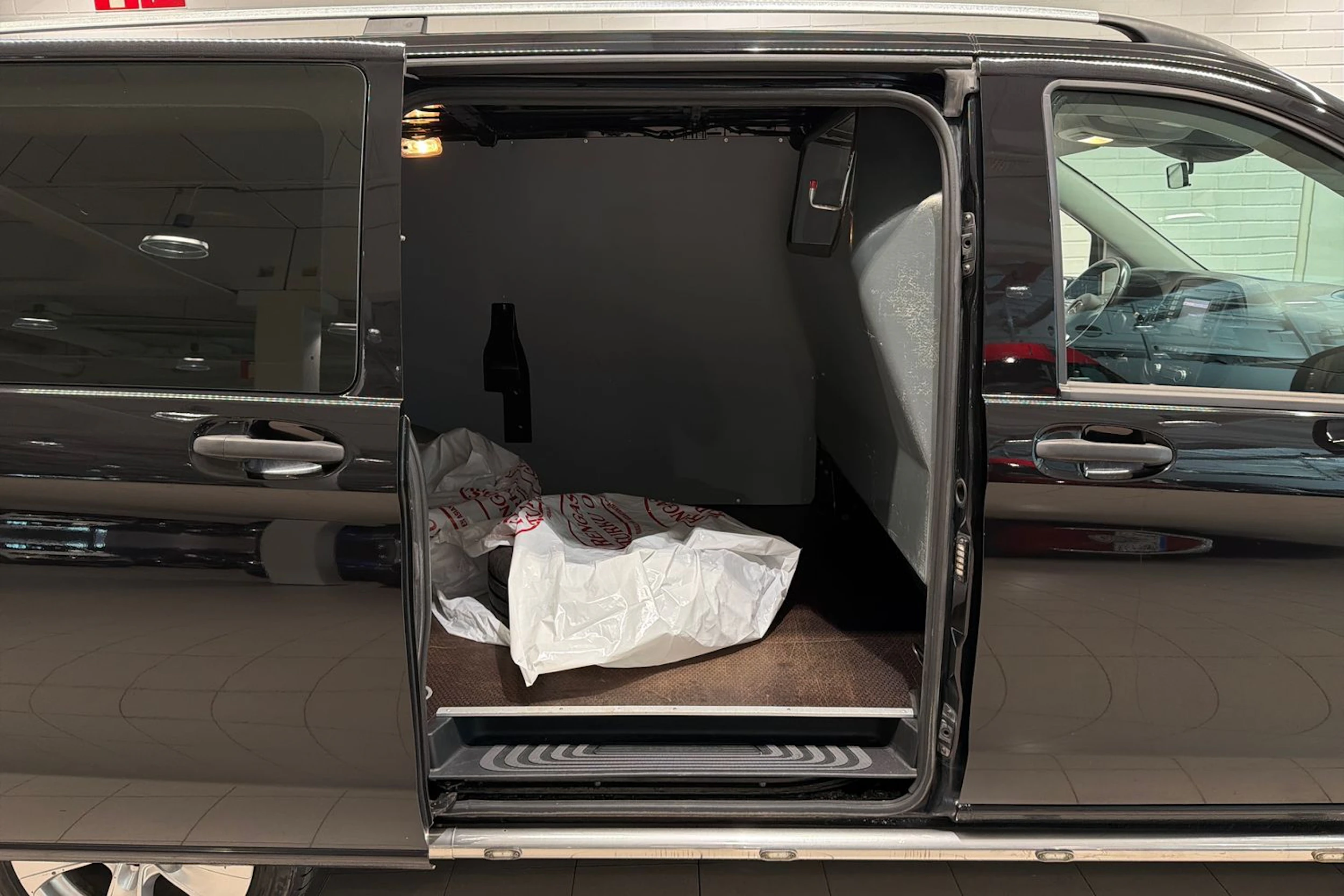 Musta Mercedes-Benz VITO 2017 kuva 24.