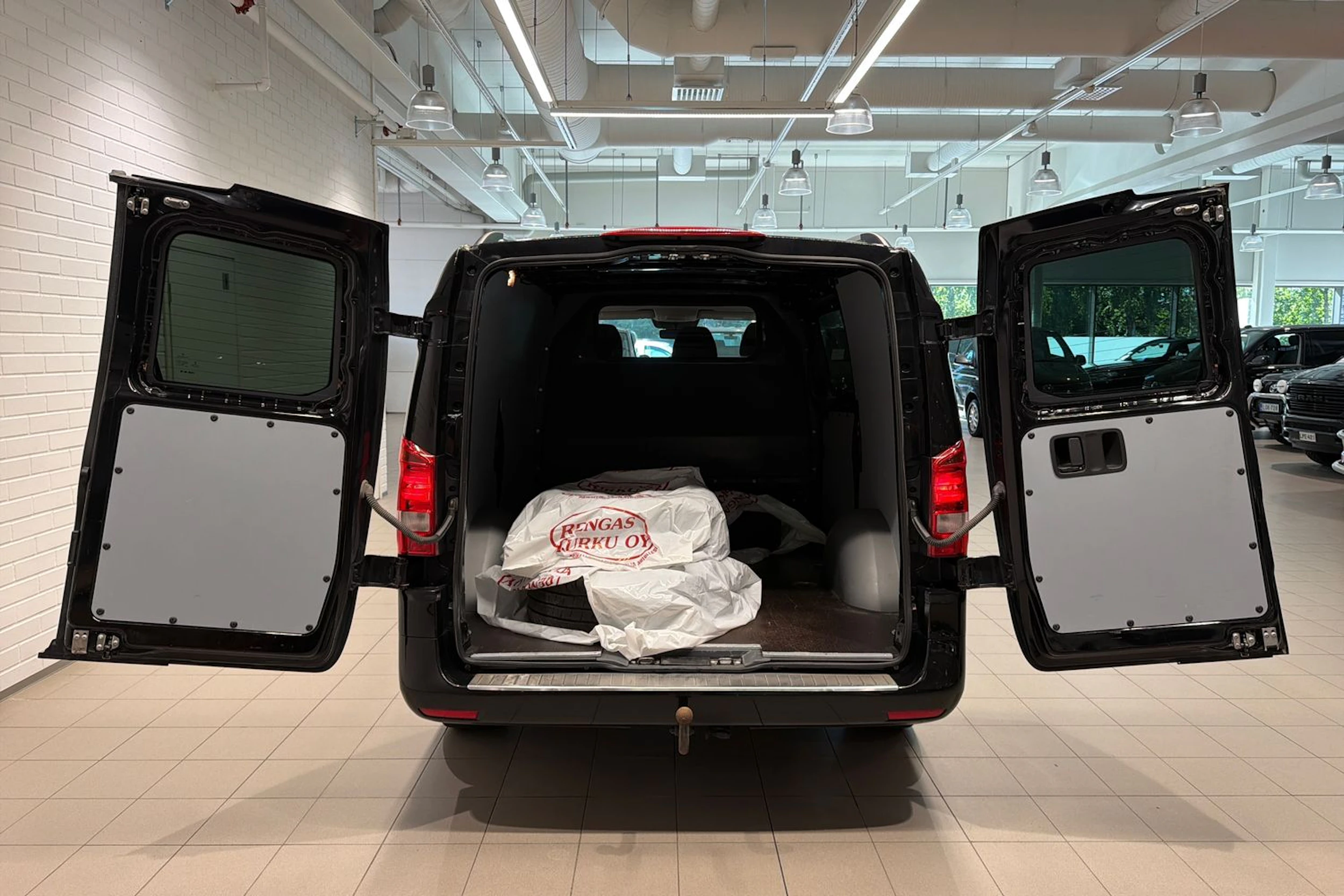 Musta Mercedes-Benz VITO 2017 kuva 25.