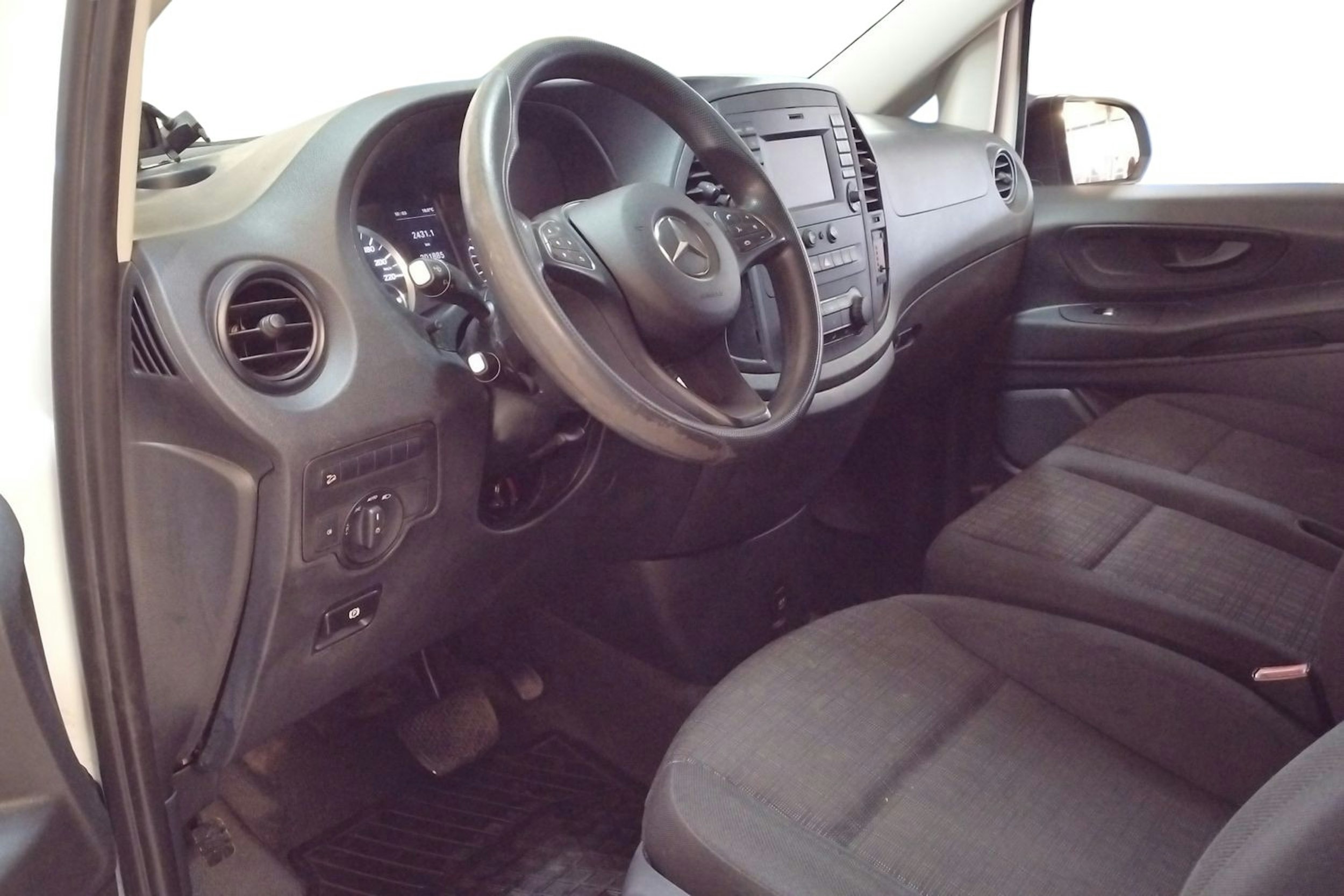valkoinen Mercedes-Benz Vito 2017 kuva 7.
