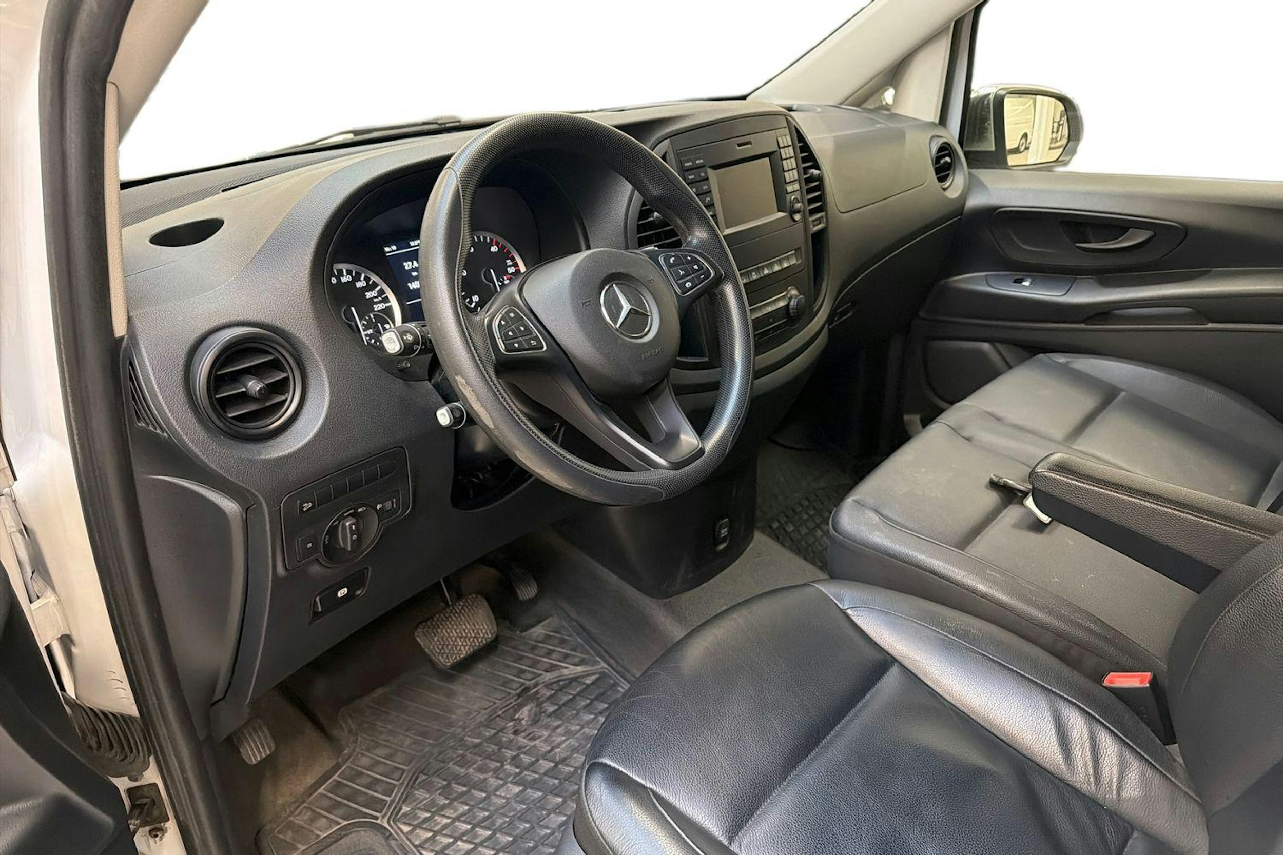 valkoinen Mercedes-Benz Vito 2017 kuva 3.