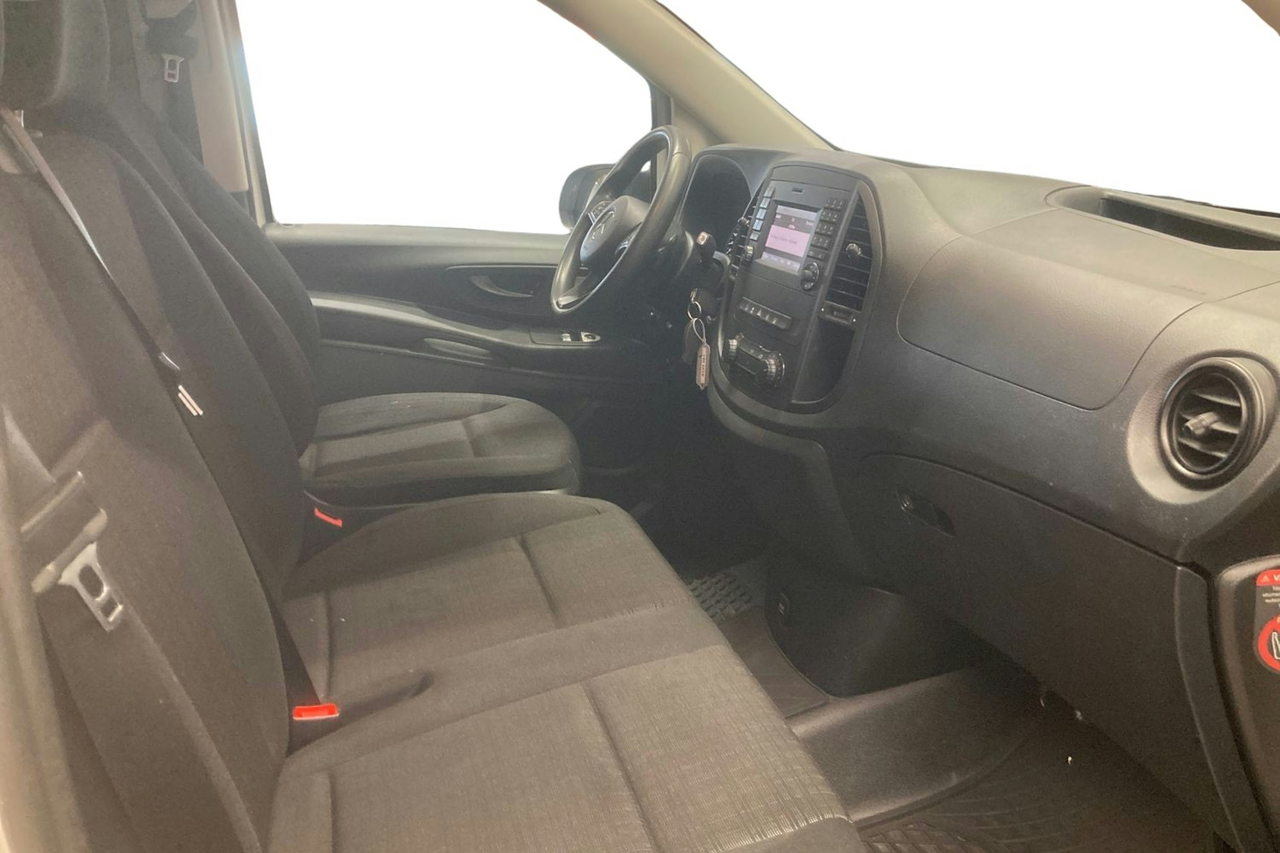 valkoinen Mercedes-Benz Vito 2017 kuva 10.