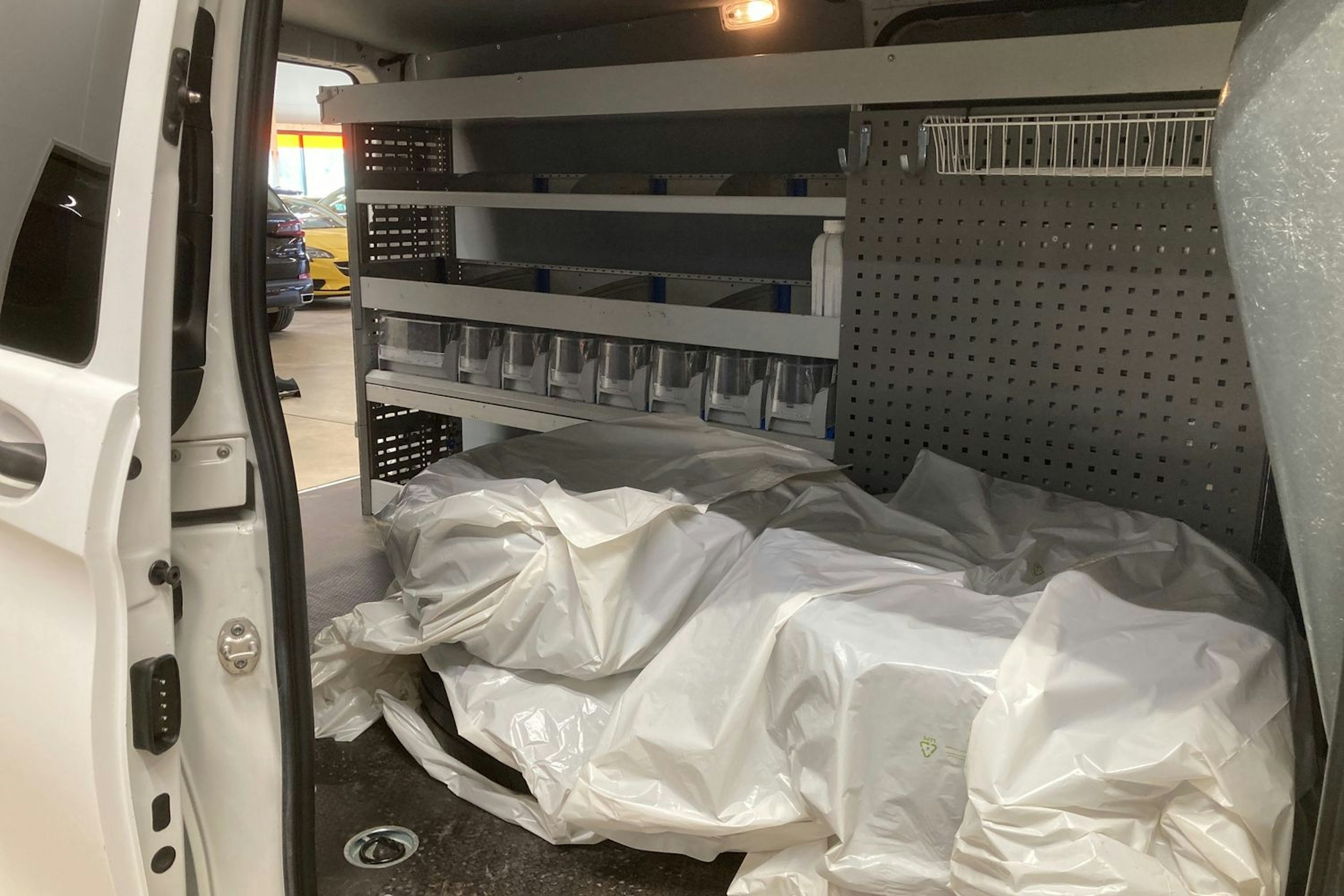 valkoinen Mercedes-Benz Vito 2017 kuva 27.