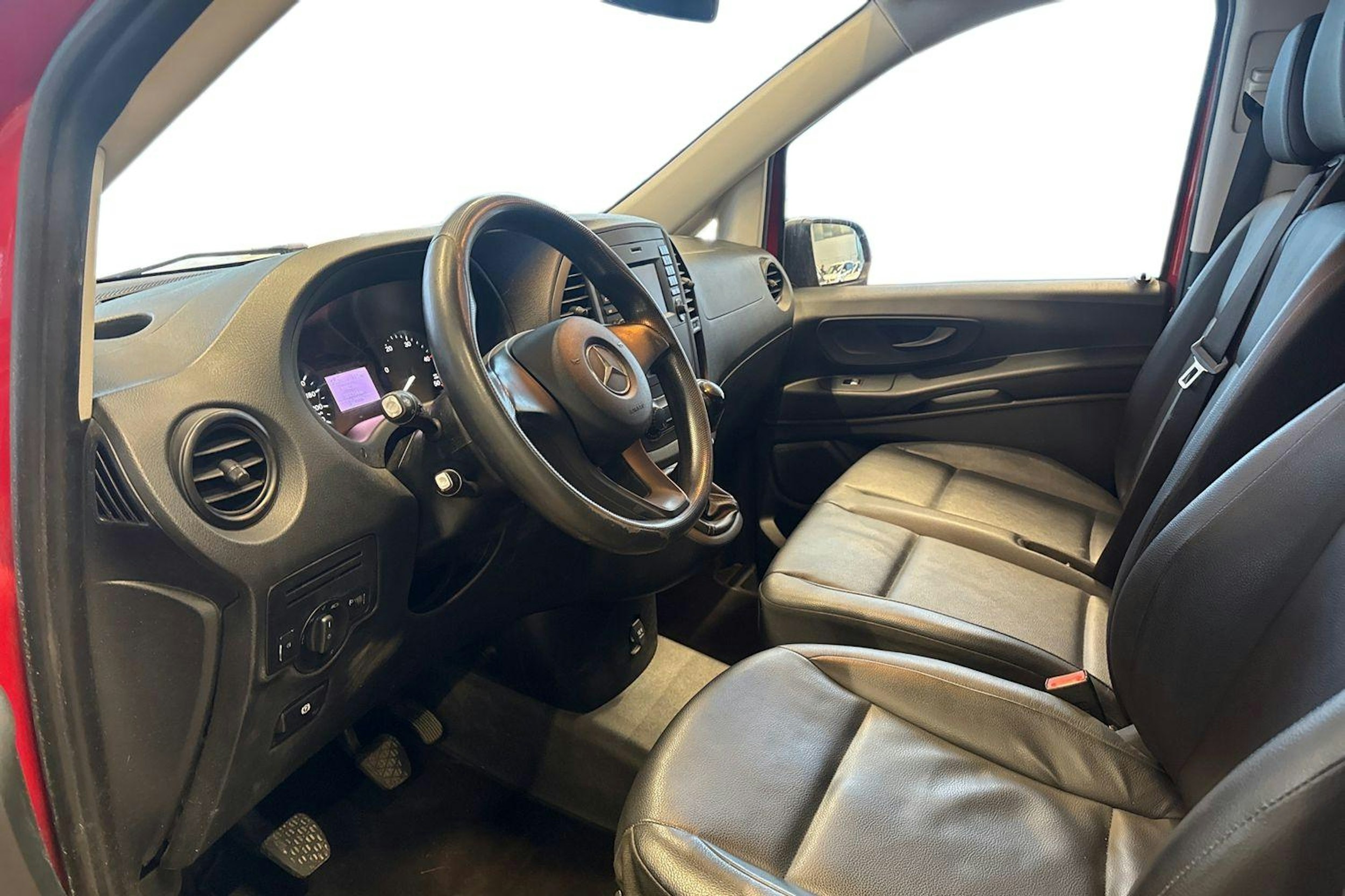 punainen Mercedes-Benz Vito 2017 kuva 8.