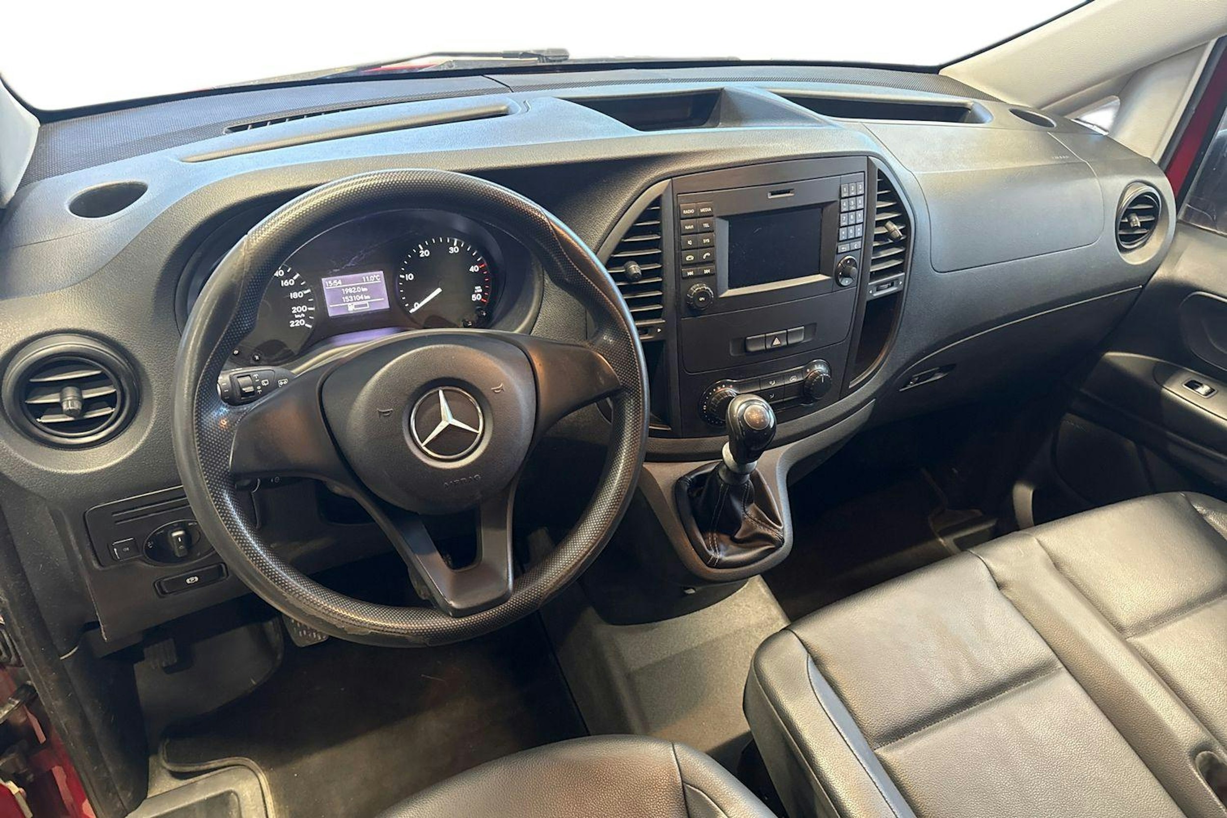 punainen Mercedes-Benz Vito 2017 kuva 9.