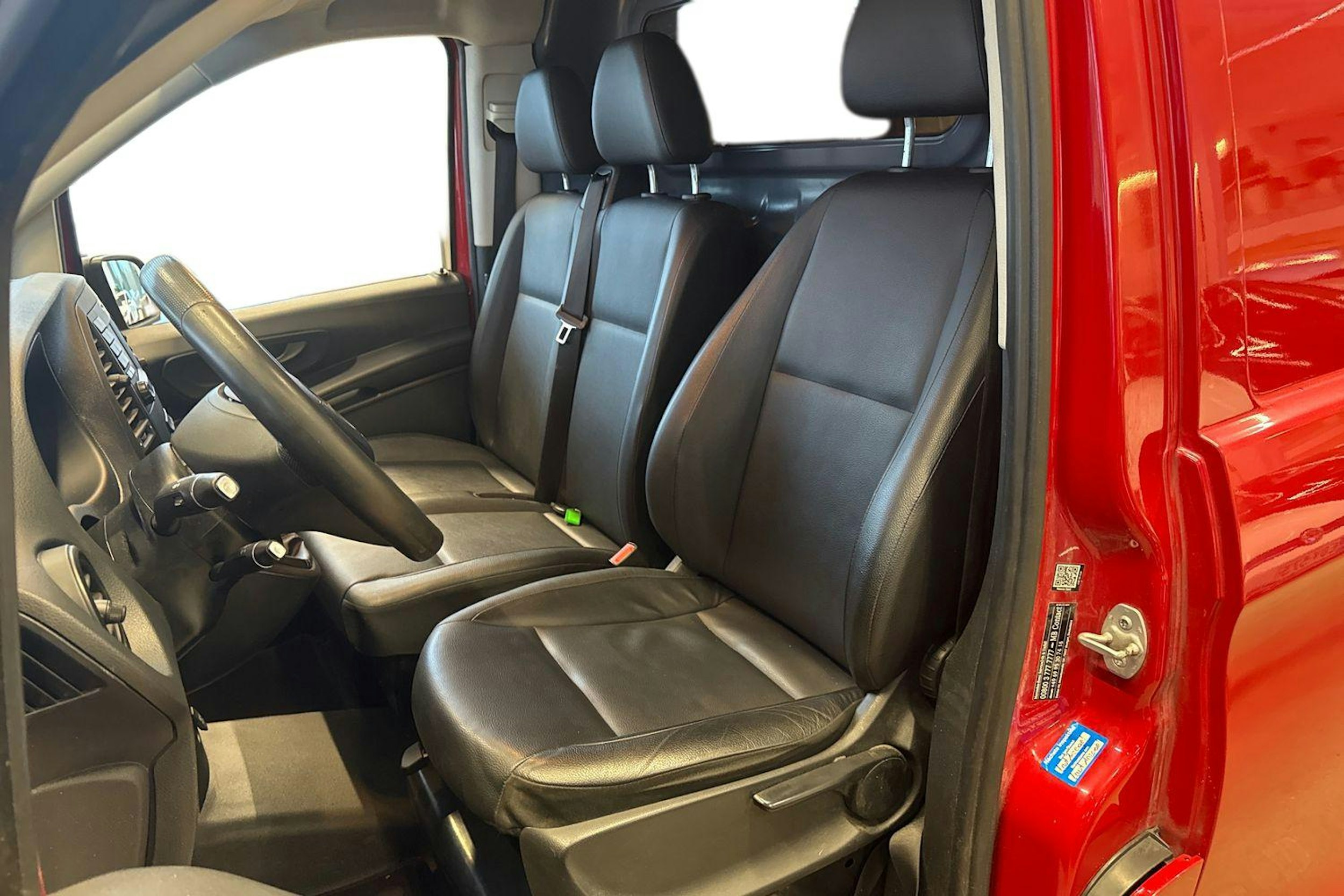 punainen Mercedes-Benz Vito 2017 kuva 11.
