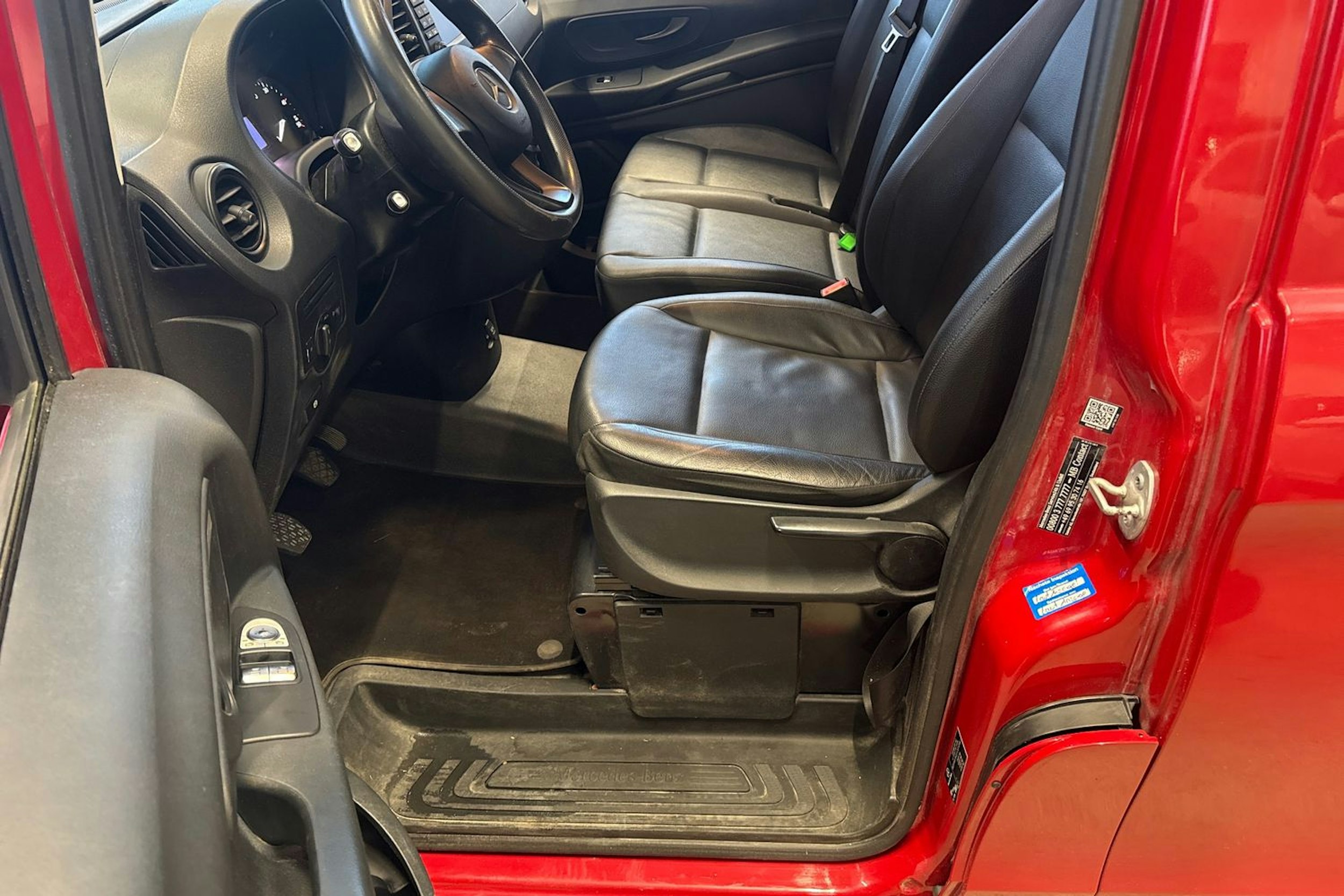 punainen Mercedes-Benz Vito 2017 kuva 13.