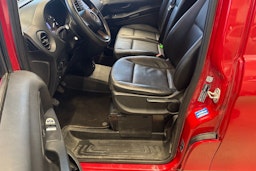 punainen Mercedes-Benz Vito 2017 kuva 13.