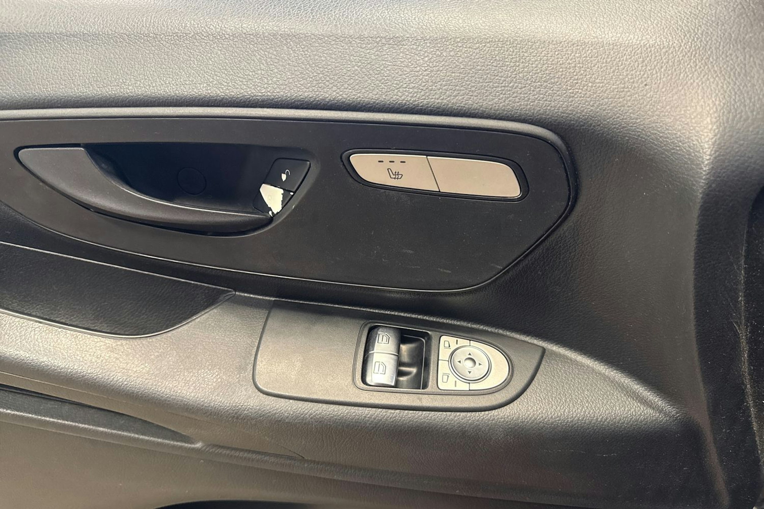 punainen Mercedes-Benz Vito 2017 kuva 15.