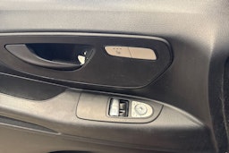 punainen Mercedes-Benz Vito 2017 kuva 15.