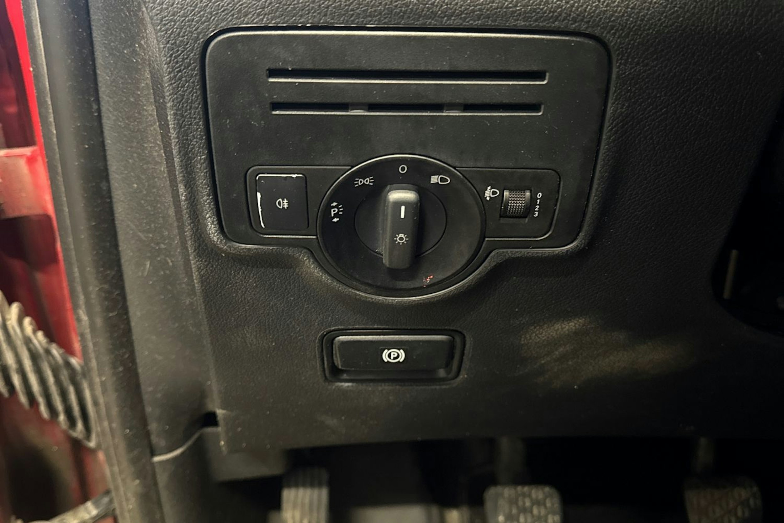 punainen Mercedes-Benz Vito 2017 kuva 19.