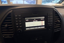 punainen Mercedes-Benz Vito 2017 kuva 21.