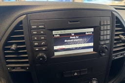 punainen Mercedes-Benz Vito 2017 kuva 23.