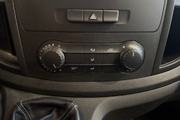 punainen Mercedes-Benz Vito 2017 kuva 24.