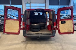 punainen Mercedes-Benz Vito 2017 kuva 28.