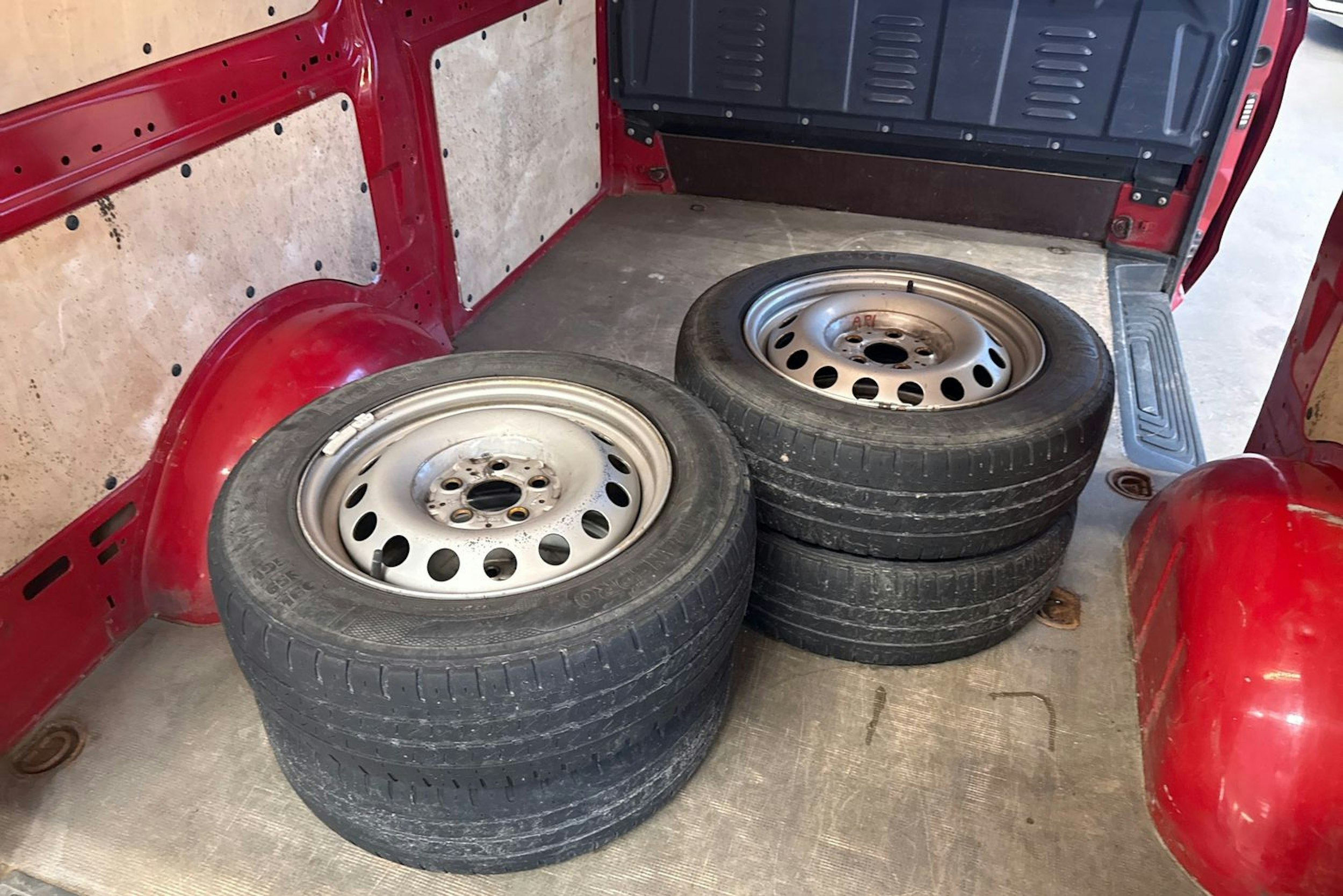 punainen Mercedes-Benz Vito 2017 kuva 30.