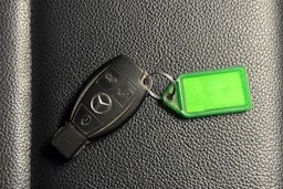 punainen Mercedes-Benz Vito 2017 kuva 33.