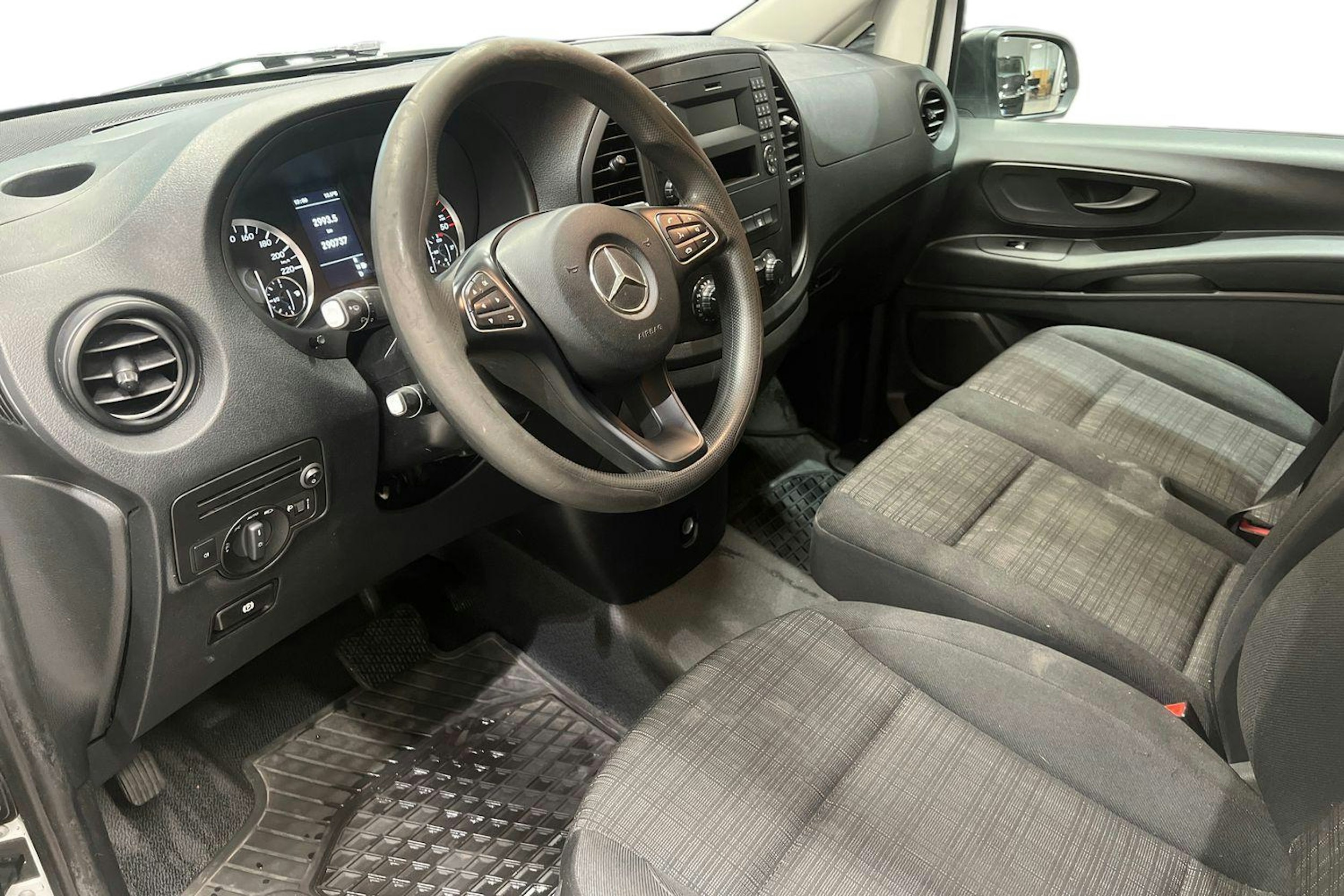 valkoinen Mercedes-Benz Vito 2017 kuva 8.