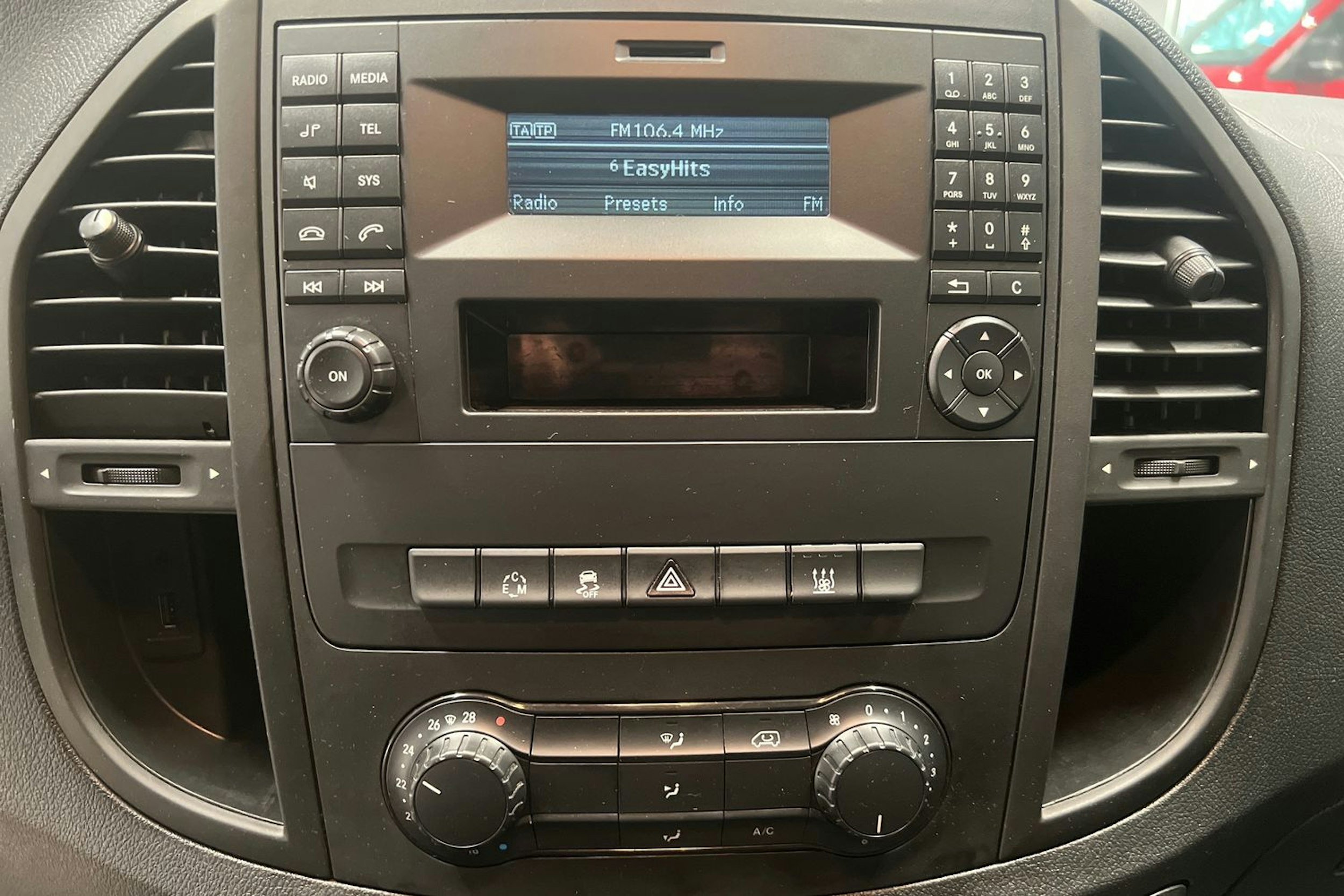 valkoinen Mercedes-Benz Vito 2017 kuva 16.