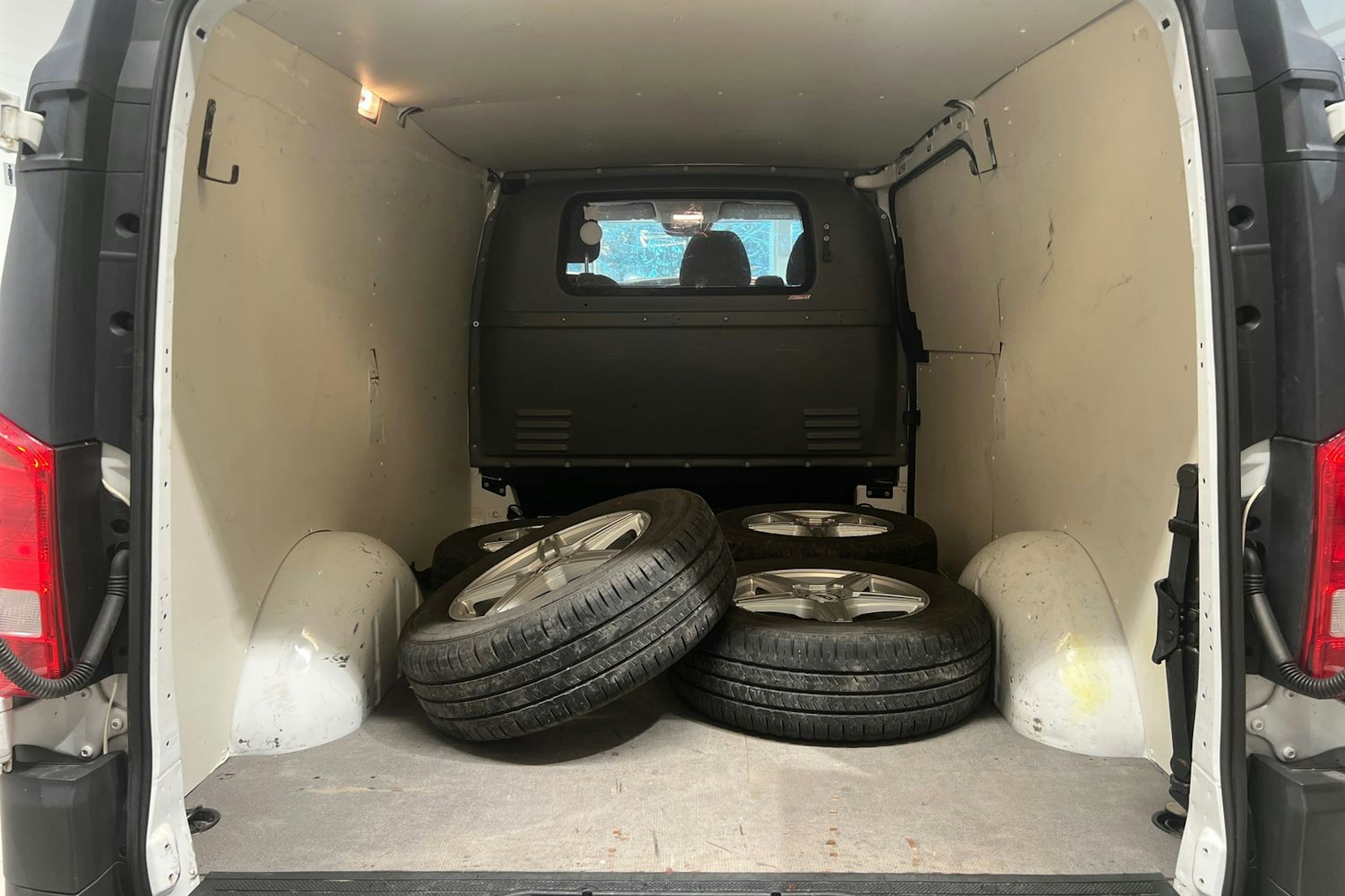 valkoinen Mercedes-Benz Vito 2017 kuva 19.