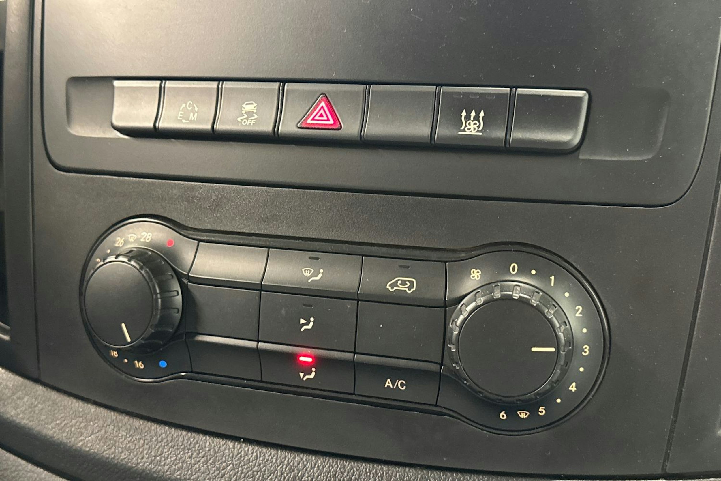 valkoinen Mercedes-Benz Vito 2017 kuva 16.