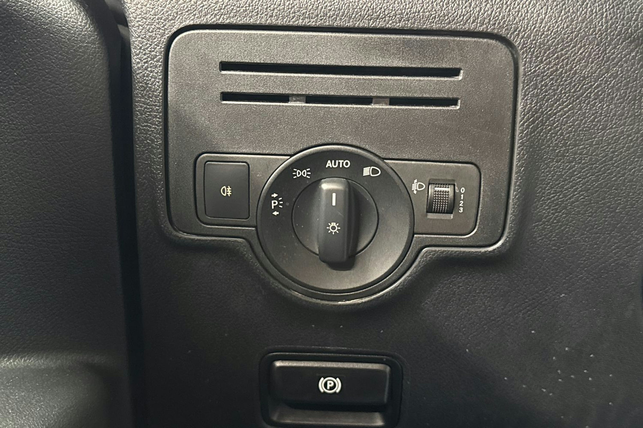 valkoinen Mercedes-Benz Vito 2017 kuva 17.