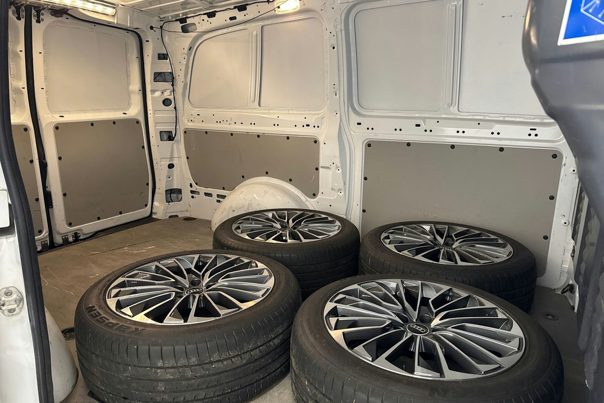 valkoinen Mercedes-Benz Vito 2017 kuva 21.