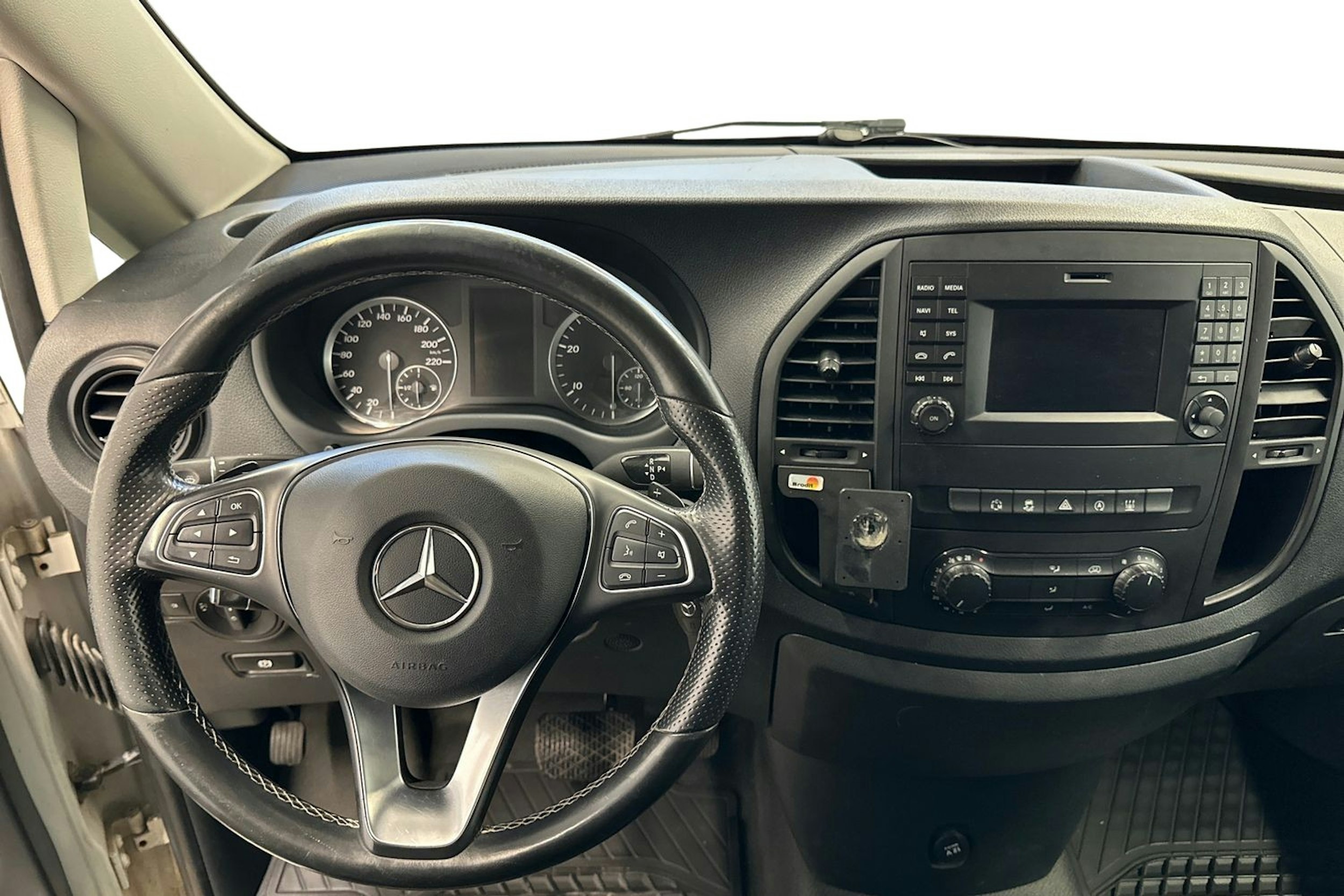 valkoinen Mercedes-Benz Vito 2017 kuva 7.
