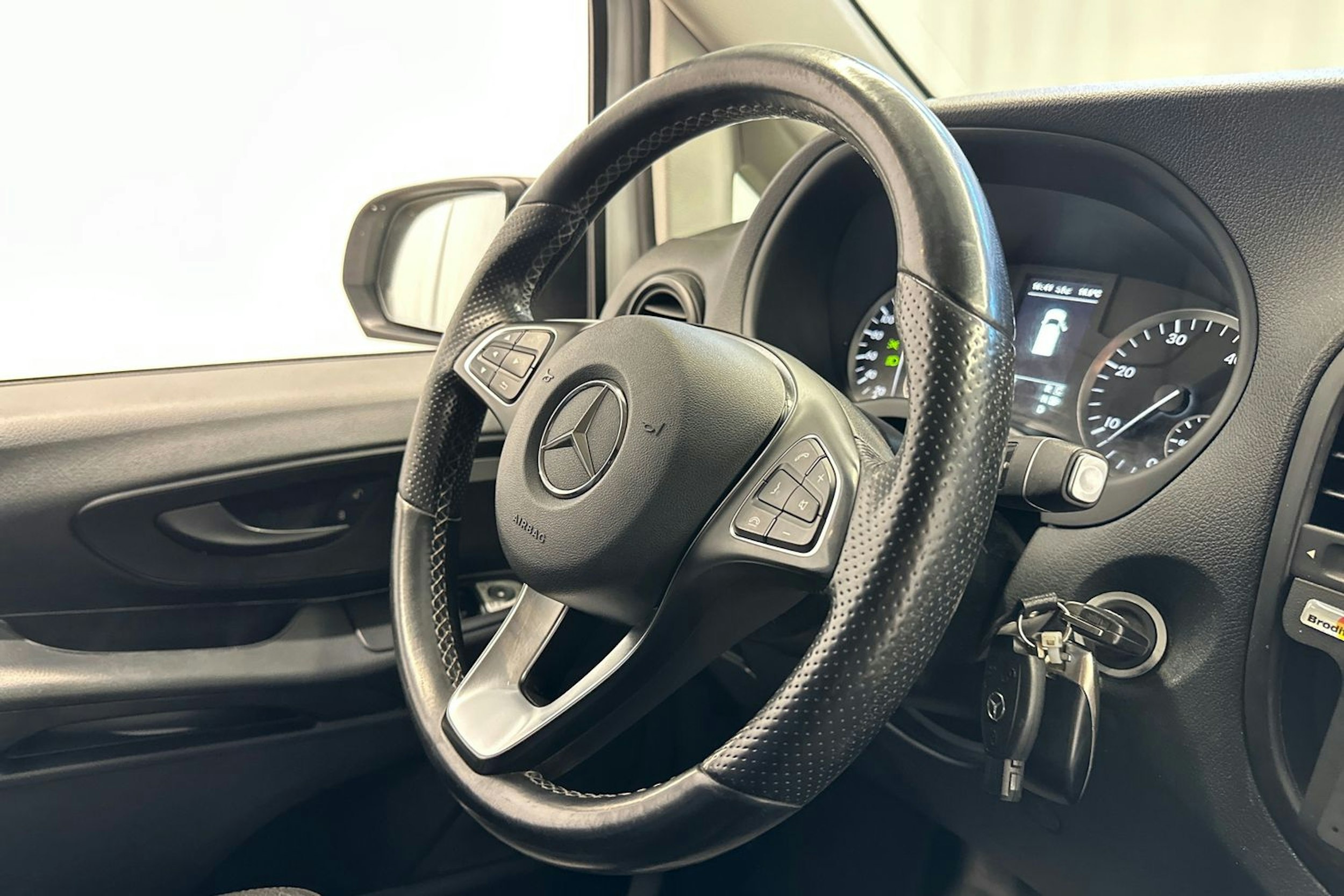 valkoinen Mercedes-Benz Vito 2017 kuva 16.