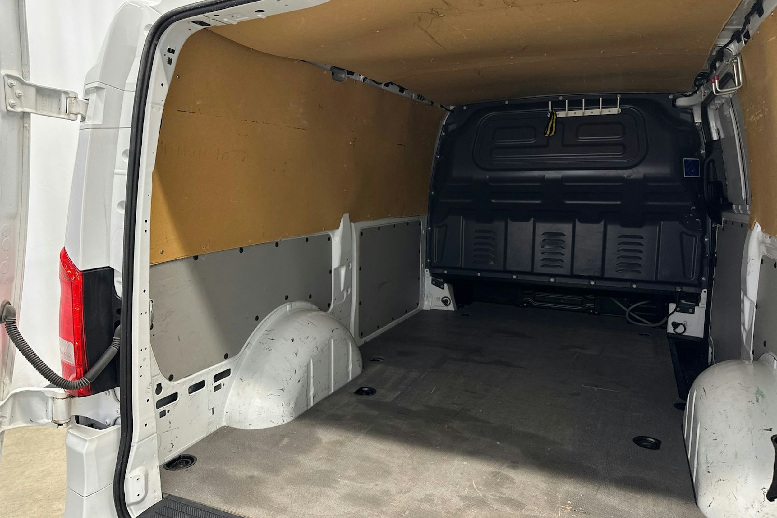 valkoinen Mercedes-Benz Vito 2017 kuva 21.