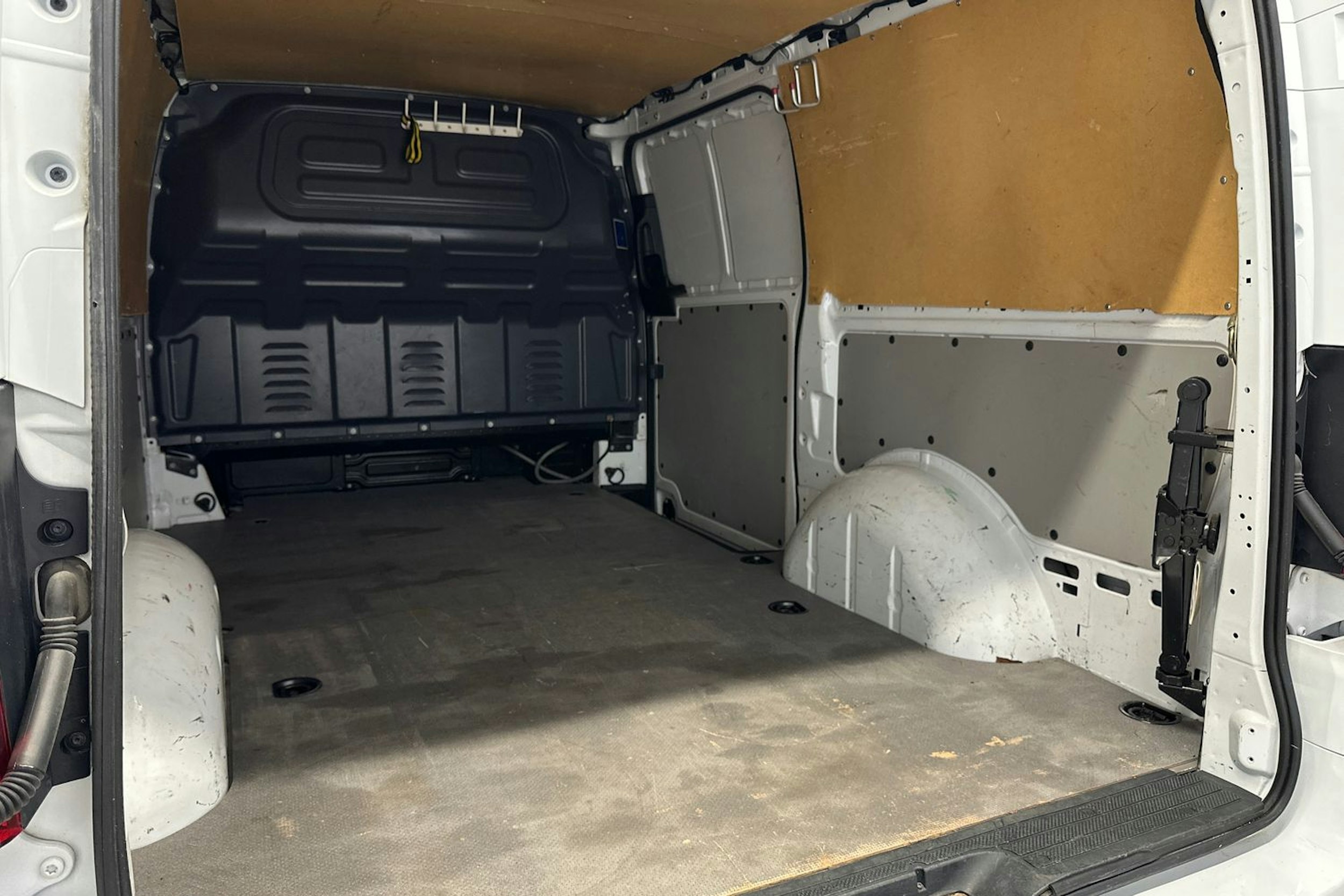 valkoinen Mercedes-Benz Vito 2017 kuva 22.