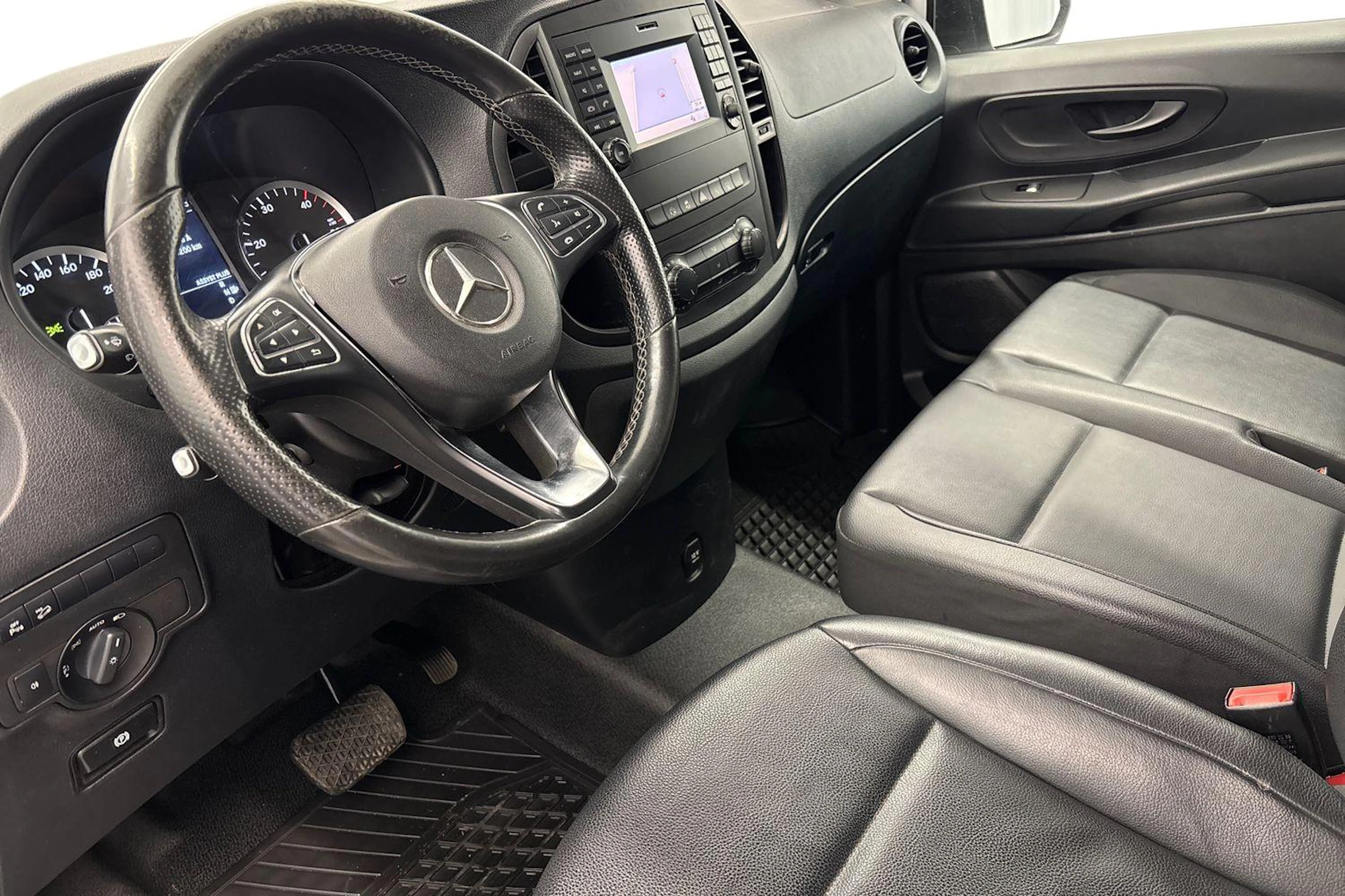 valkoinen Mercedes-Benz Vito 2018 kuva 8.