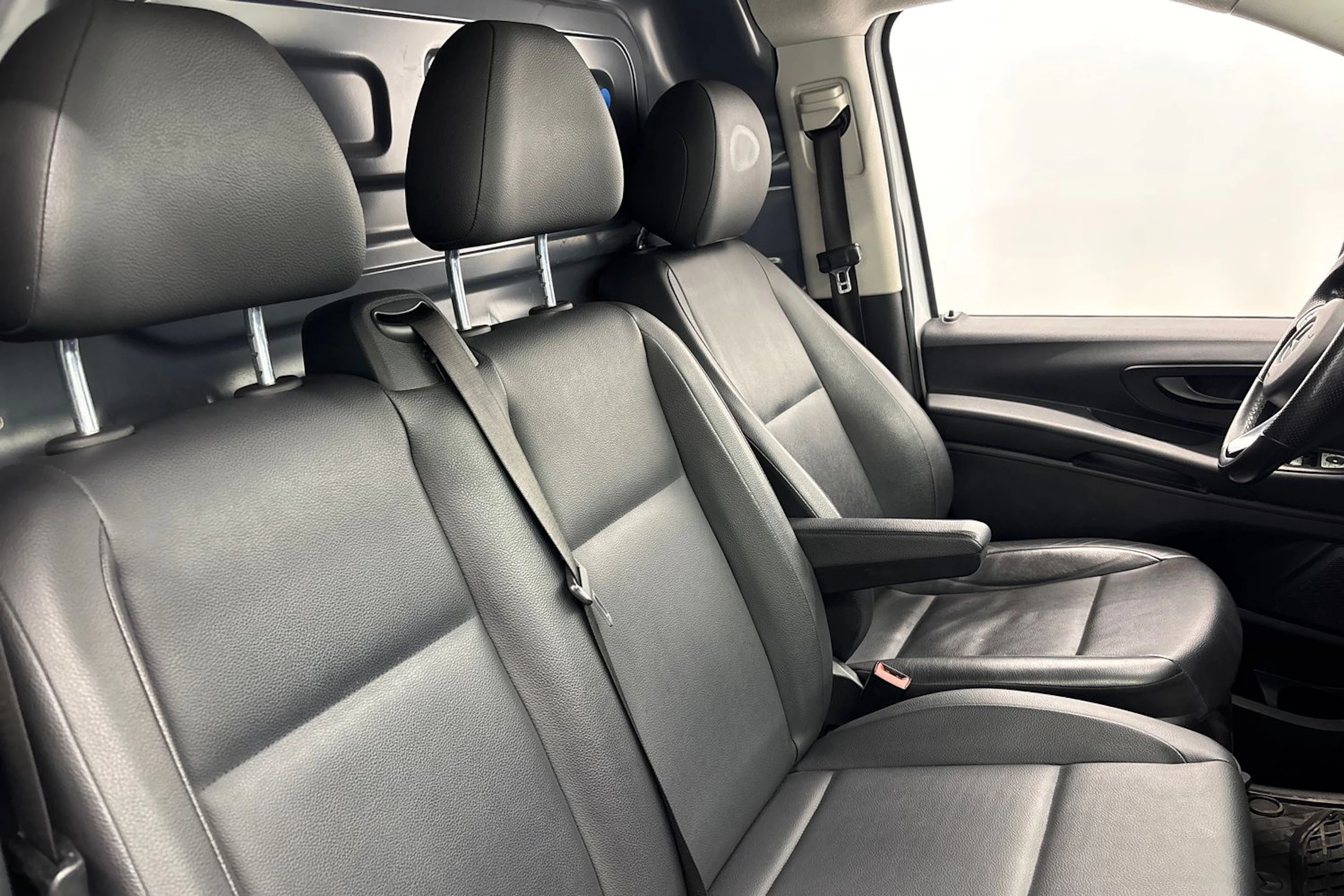 valkoinen Mercedes-Benz Vito 2018 kuva 22.