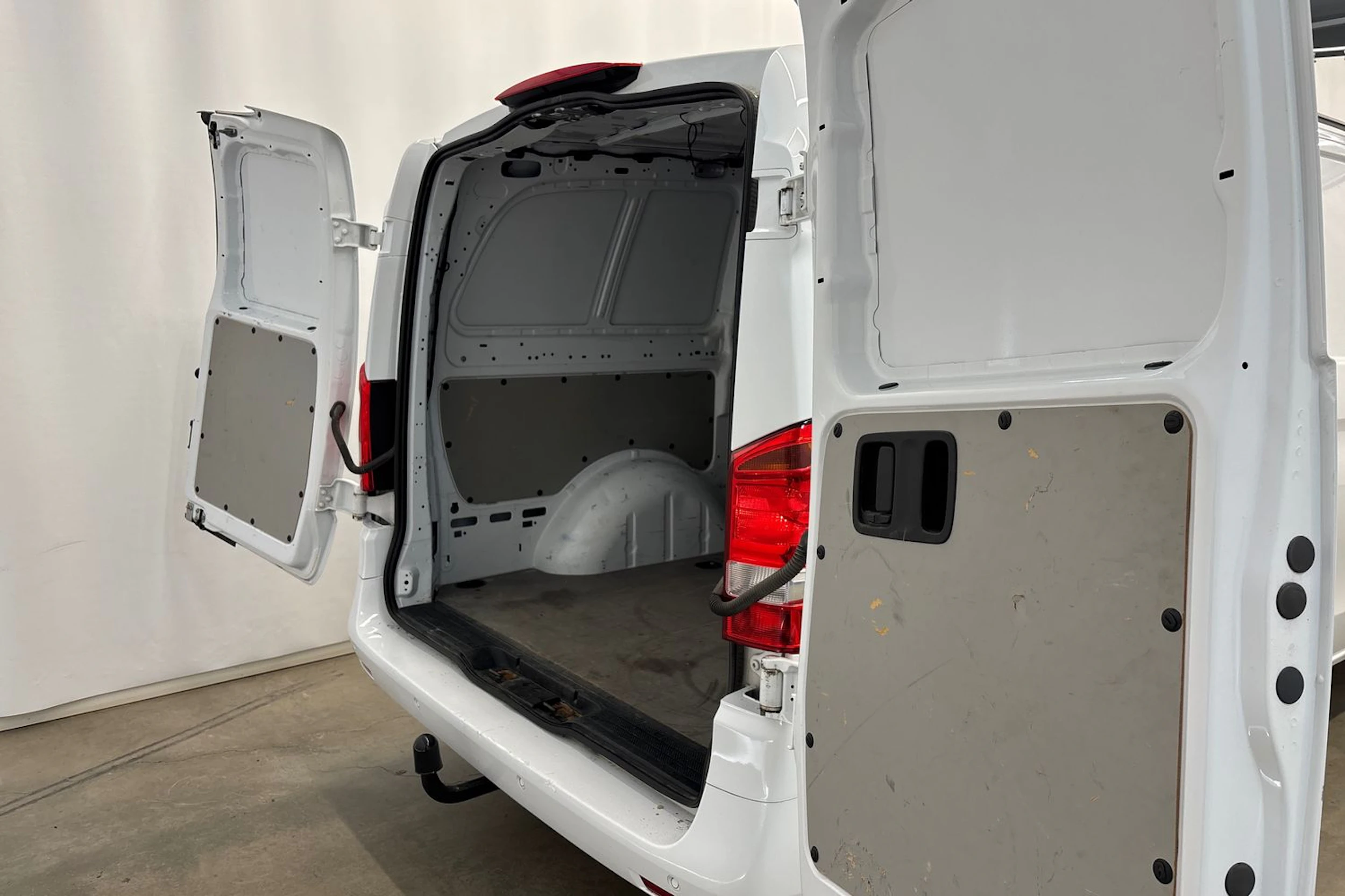 valkoinen Mercedes-Benz Vito 2018 kuva 25.