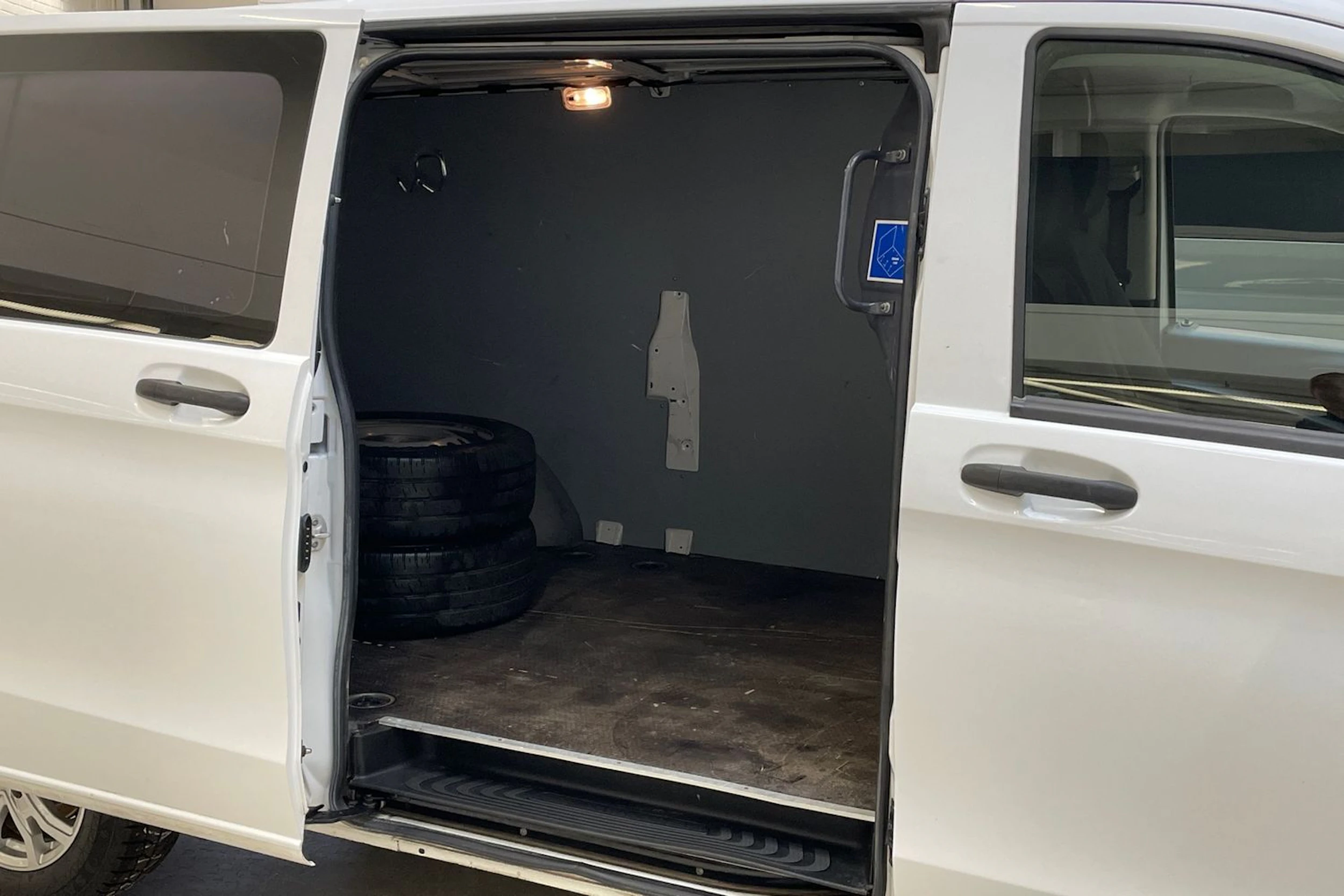 valkoinen Mercedes-Benz Vito 2018 kuva 13.