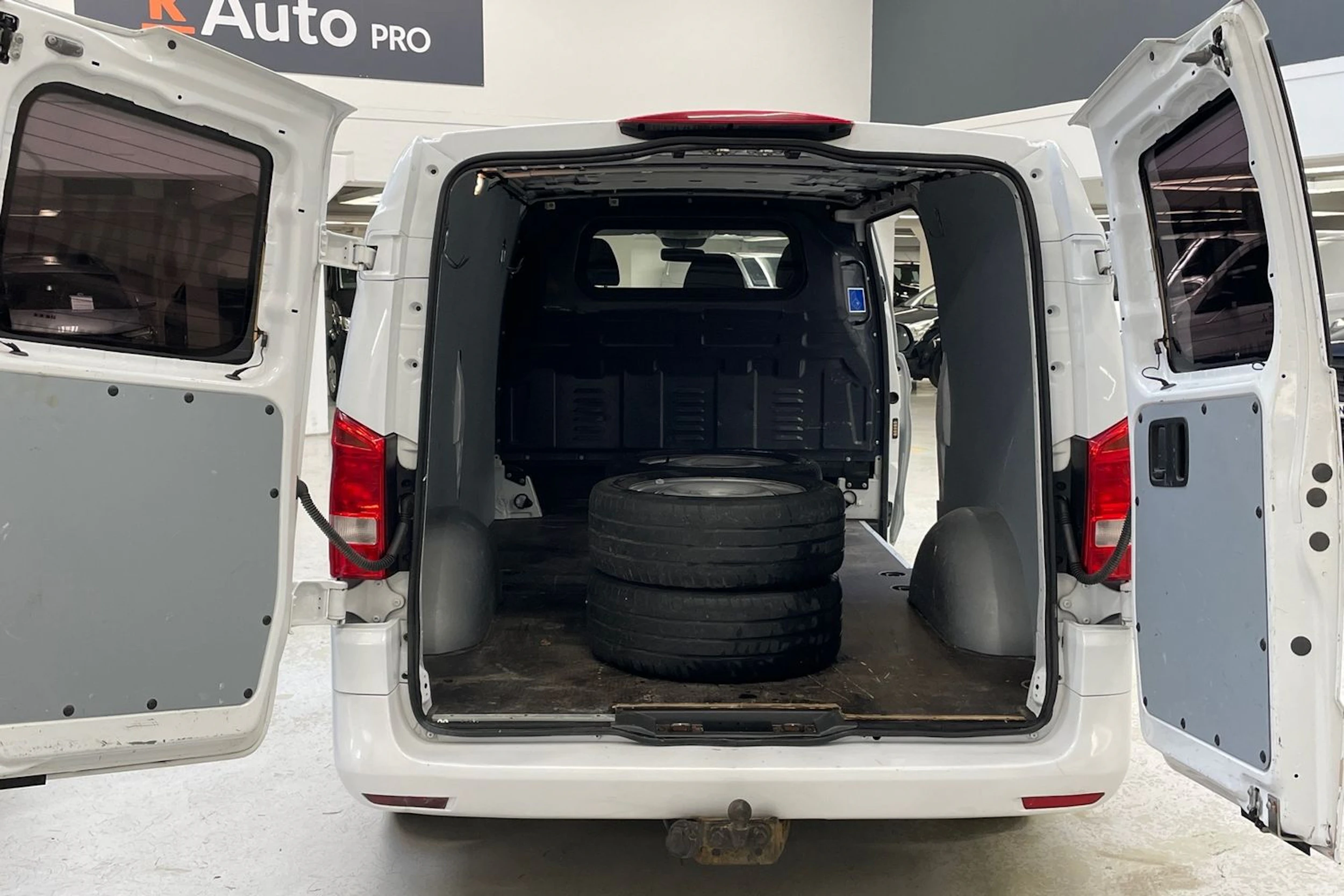 valkoinen Mercedes-Benz Vito 2018 kuva 15.
